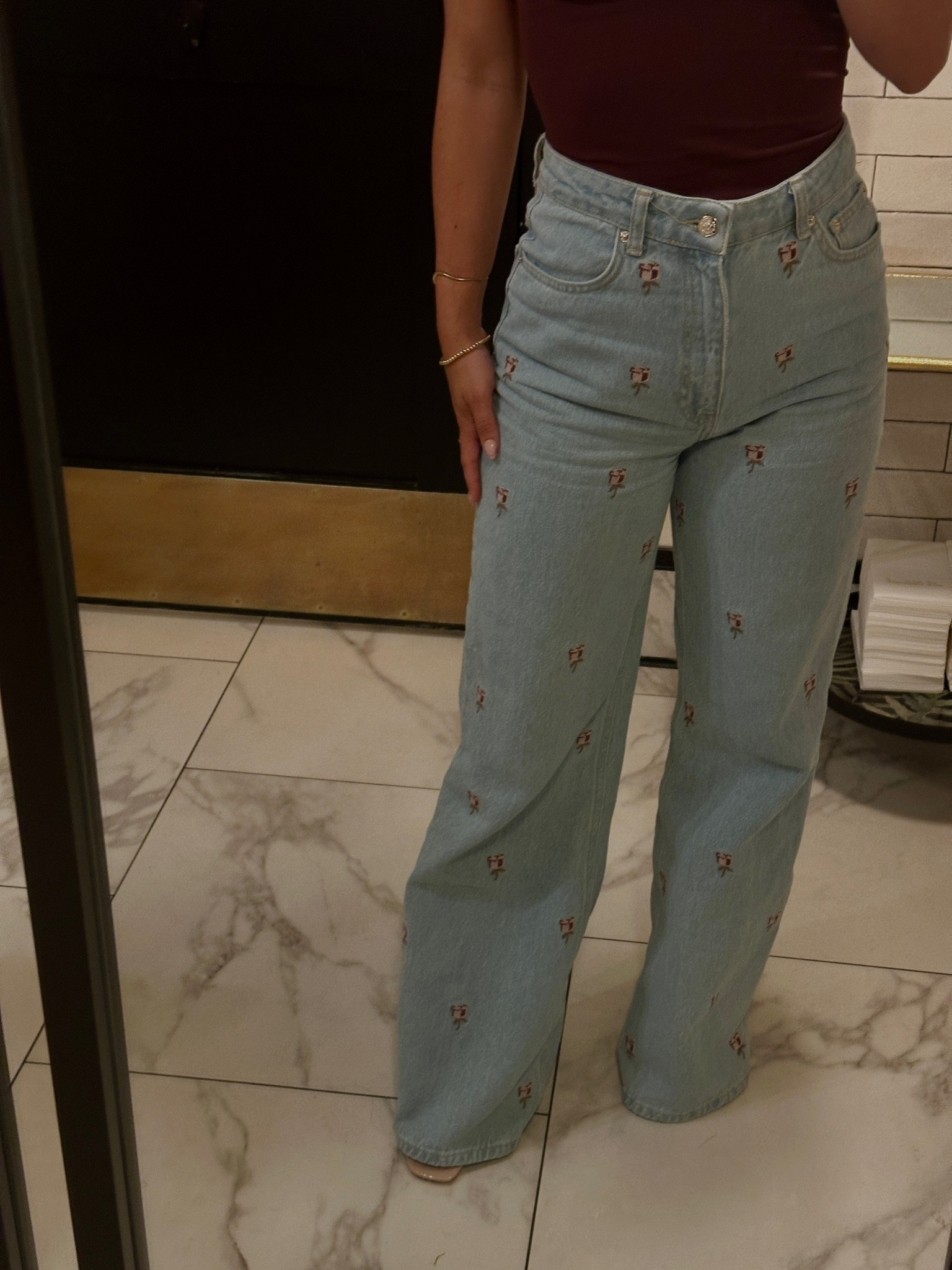5’2” 120lbs wearing 25