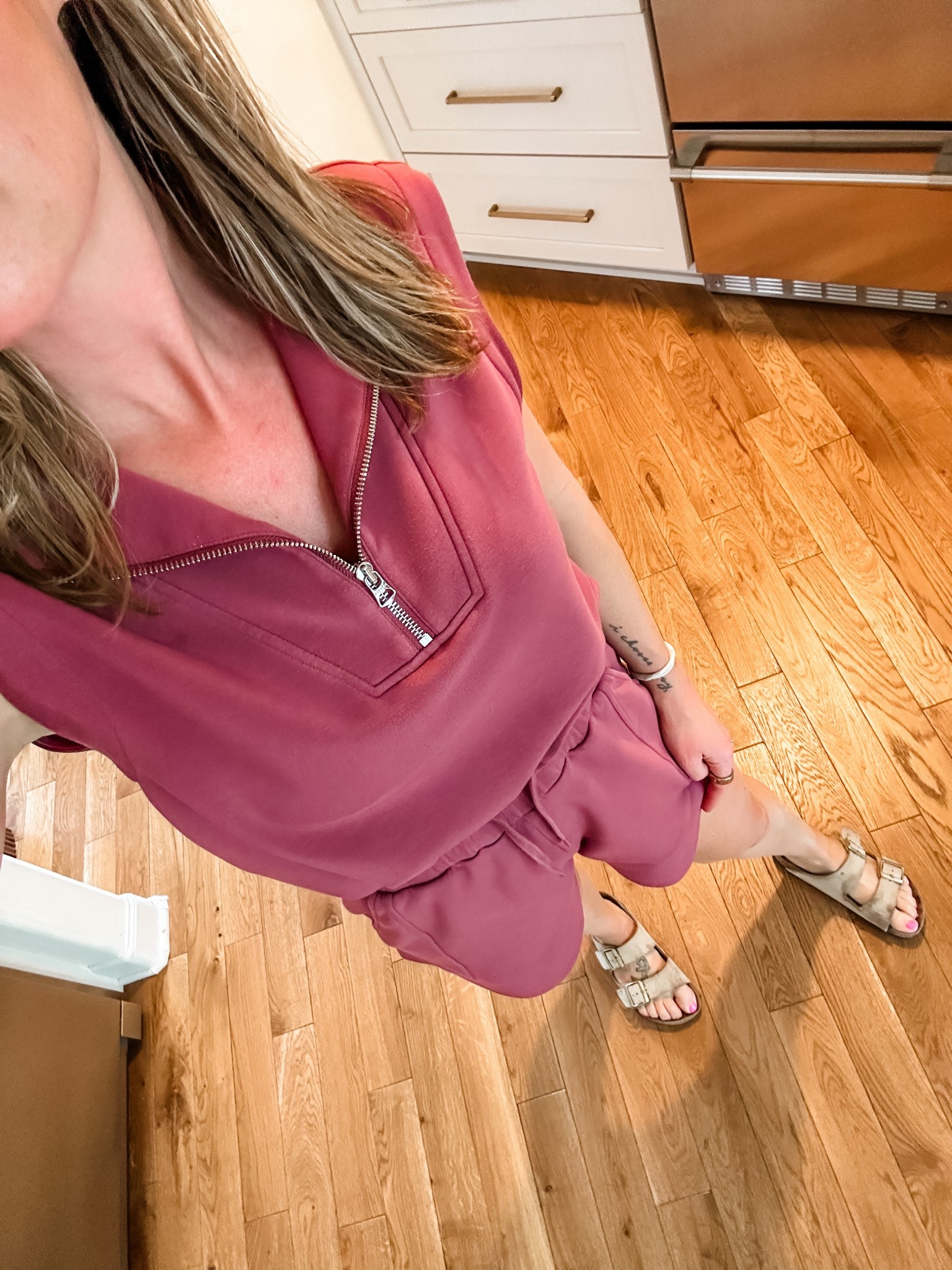 I wasn’t planning on seeing anyone today but of course I ran into a client in the wild so I was thankful I was dressed and ready 🙃 love this outfit for on the go! So comfortable and put together. Should be illegal… 

#LTKootd #LTKmomlife #LTKgrwm