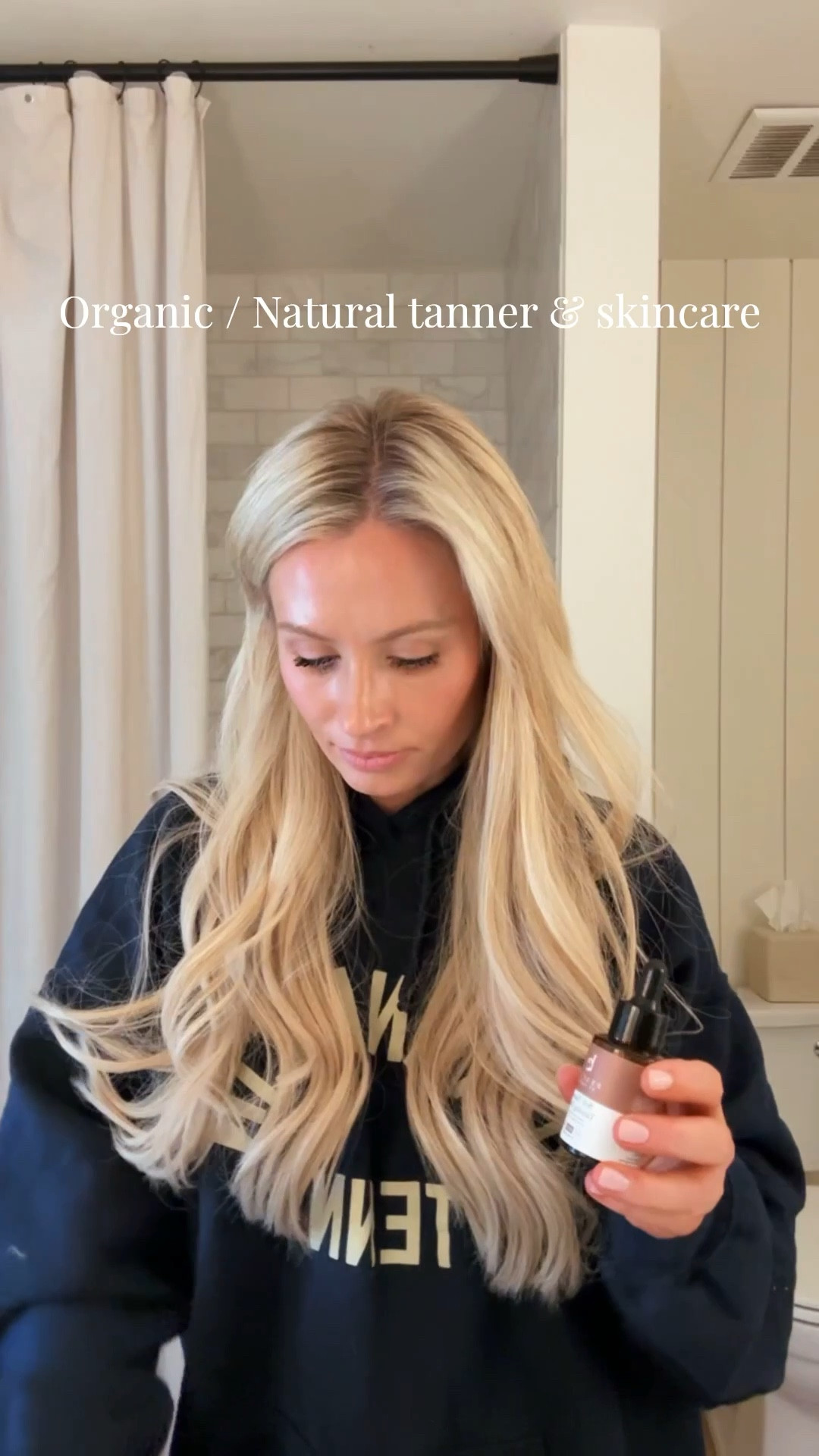 I swear by these organic and natural tanning drops, self tanner, and skincare! I use the extra dark tanner. Make sure to exfoliate first and put lotion on your knees! 