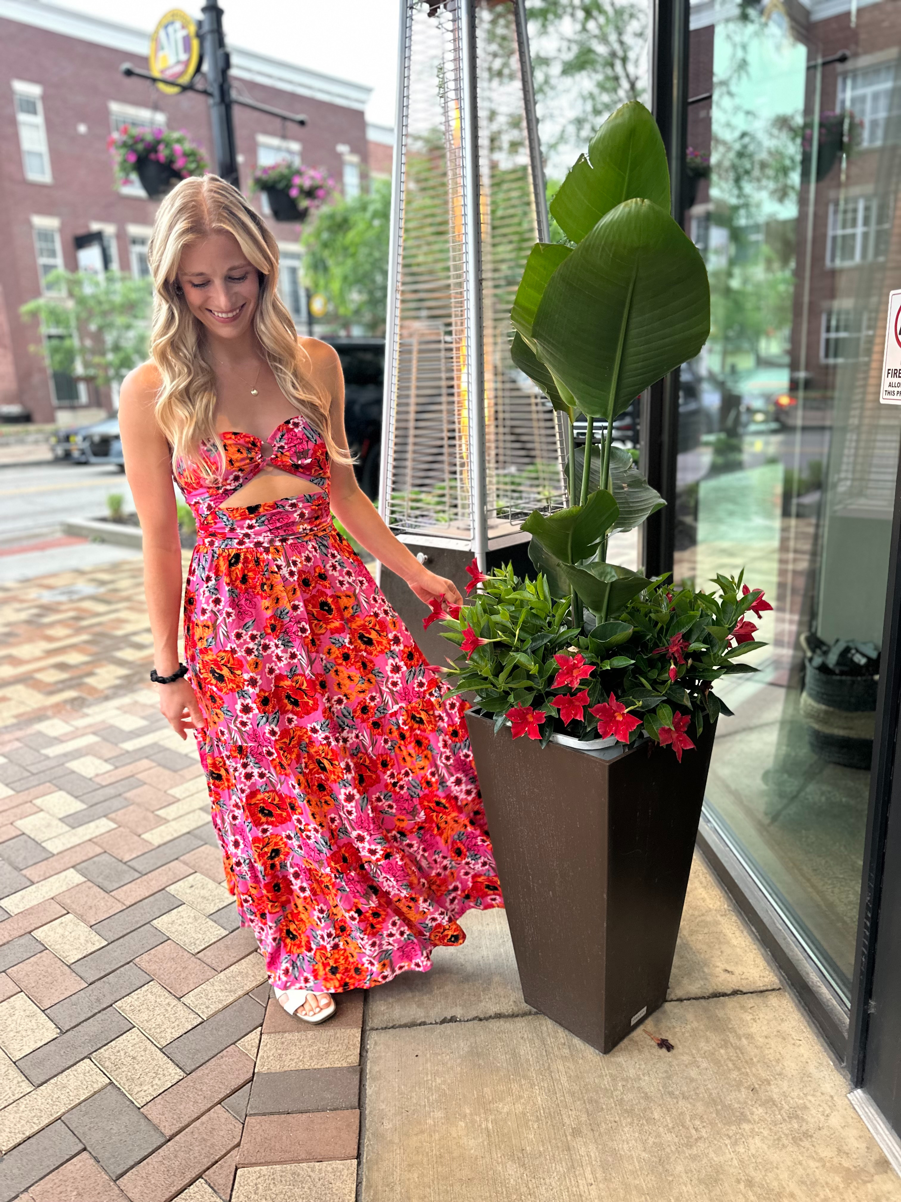 Dress is a size 4. I sized up one. Sandals 6.5 TTS. 

Summer dress. Vacation dress. Summer style. Date night outfit. Date night dress.  

 