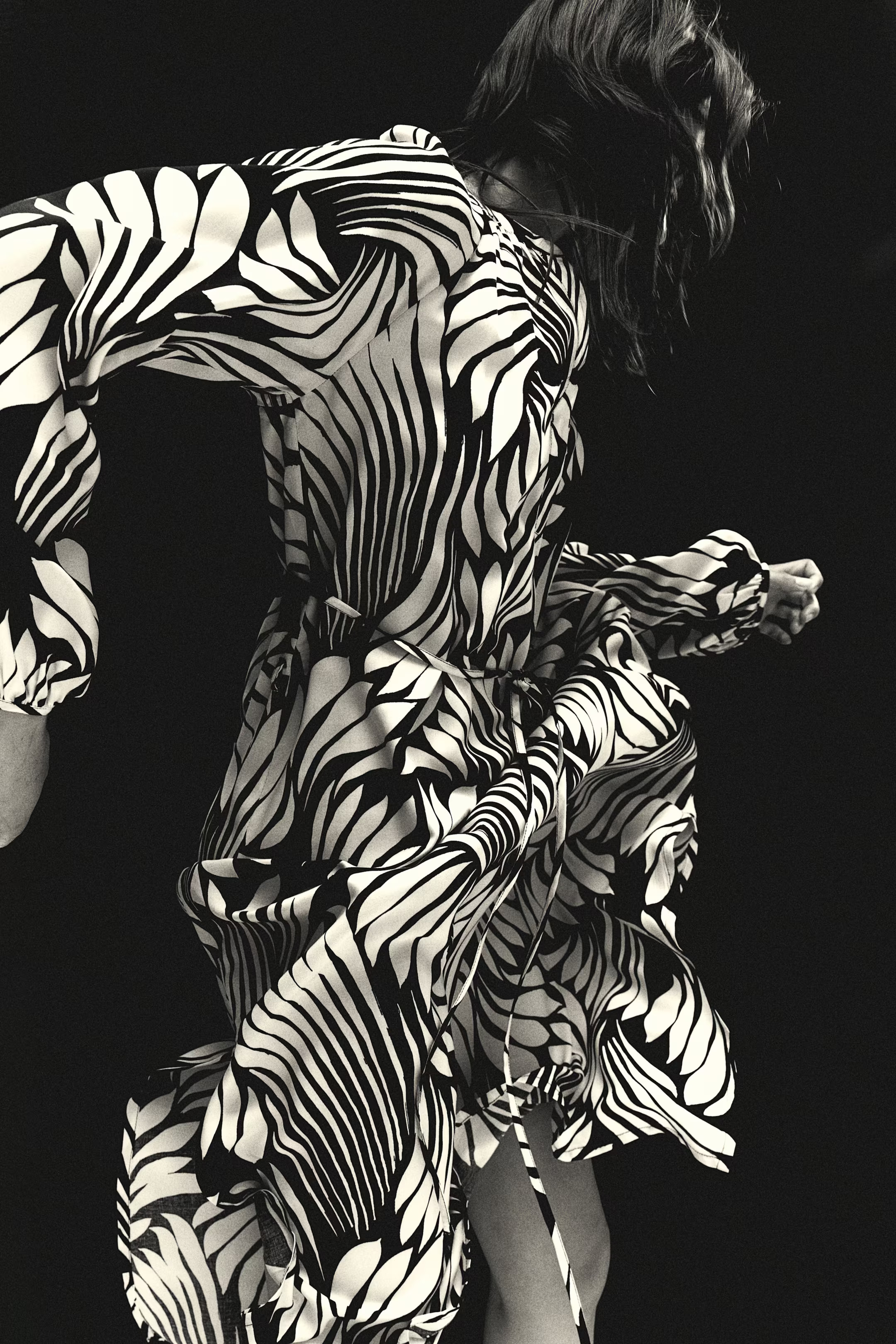 Balloon-sleeved dress - Black/Patterned - Ladies | H&M GB | H&M (UK, MY, IN, SG, PH, TW, HK)