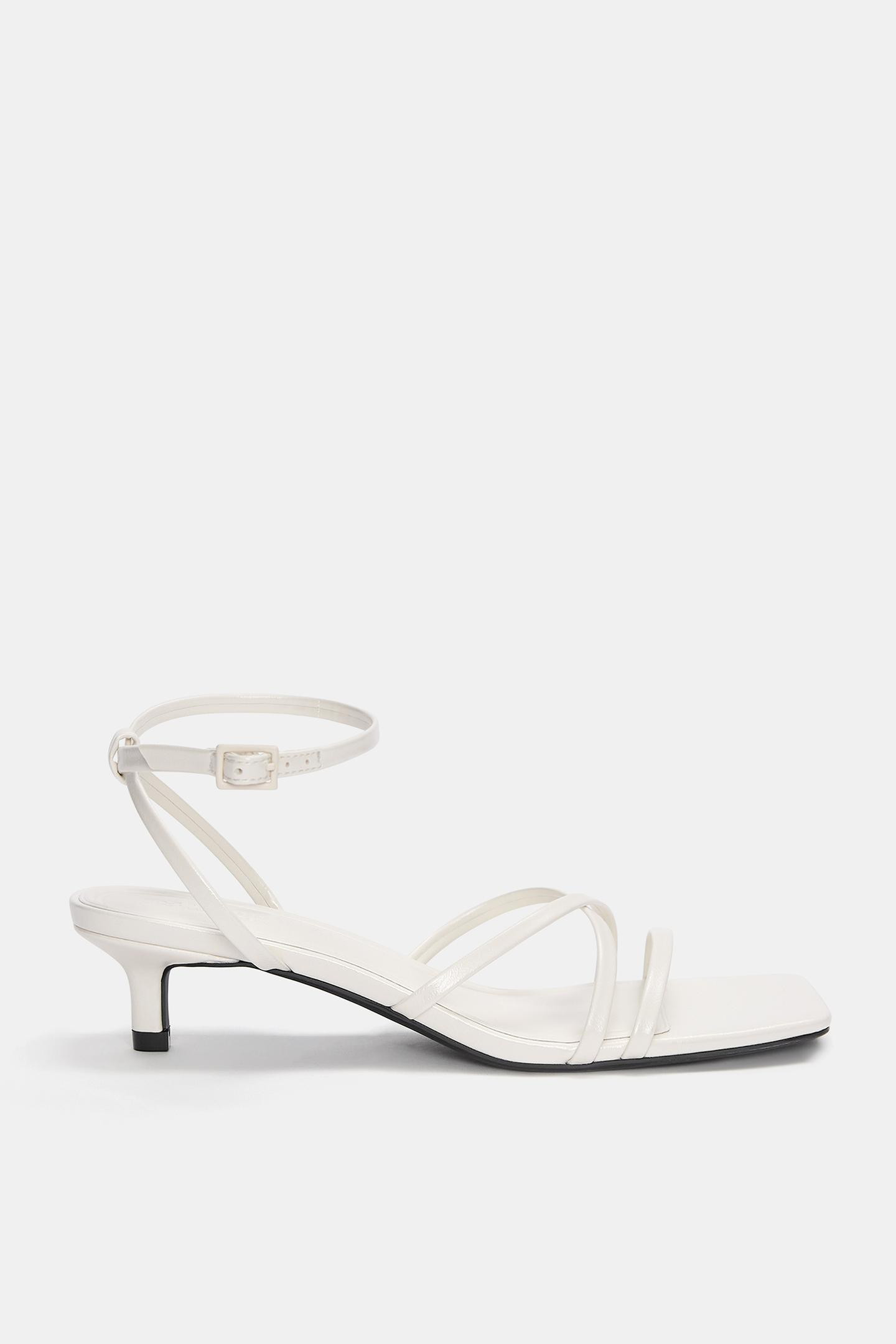 Absatzsandalen mit Kitten-Heels | PULL and BEAR DE