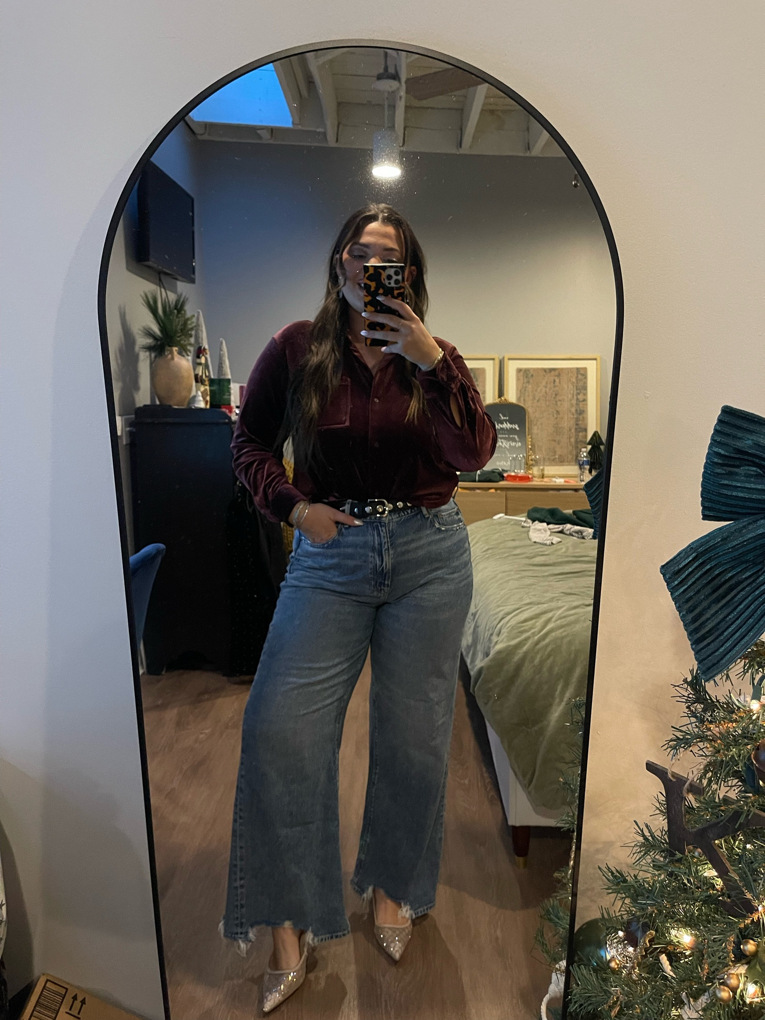 Medium in top 
14 in jeans 
9 in shoes 
🤍🤍

#LTKFindsUnder50 #LTKMidsize #LTKStyleTip