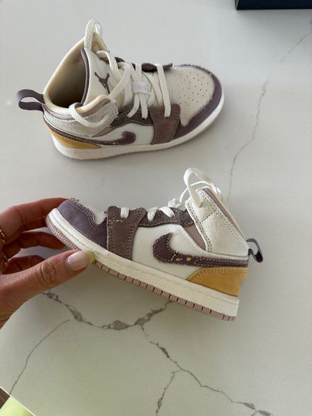Nike Jordan mids
Toddler Jordan’s
Boy mom finds
Summer shoes
Sneakers


#LTKfamily #LTKshoecrush #LTKkids