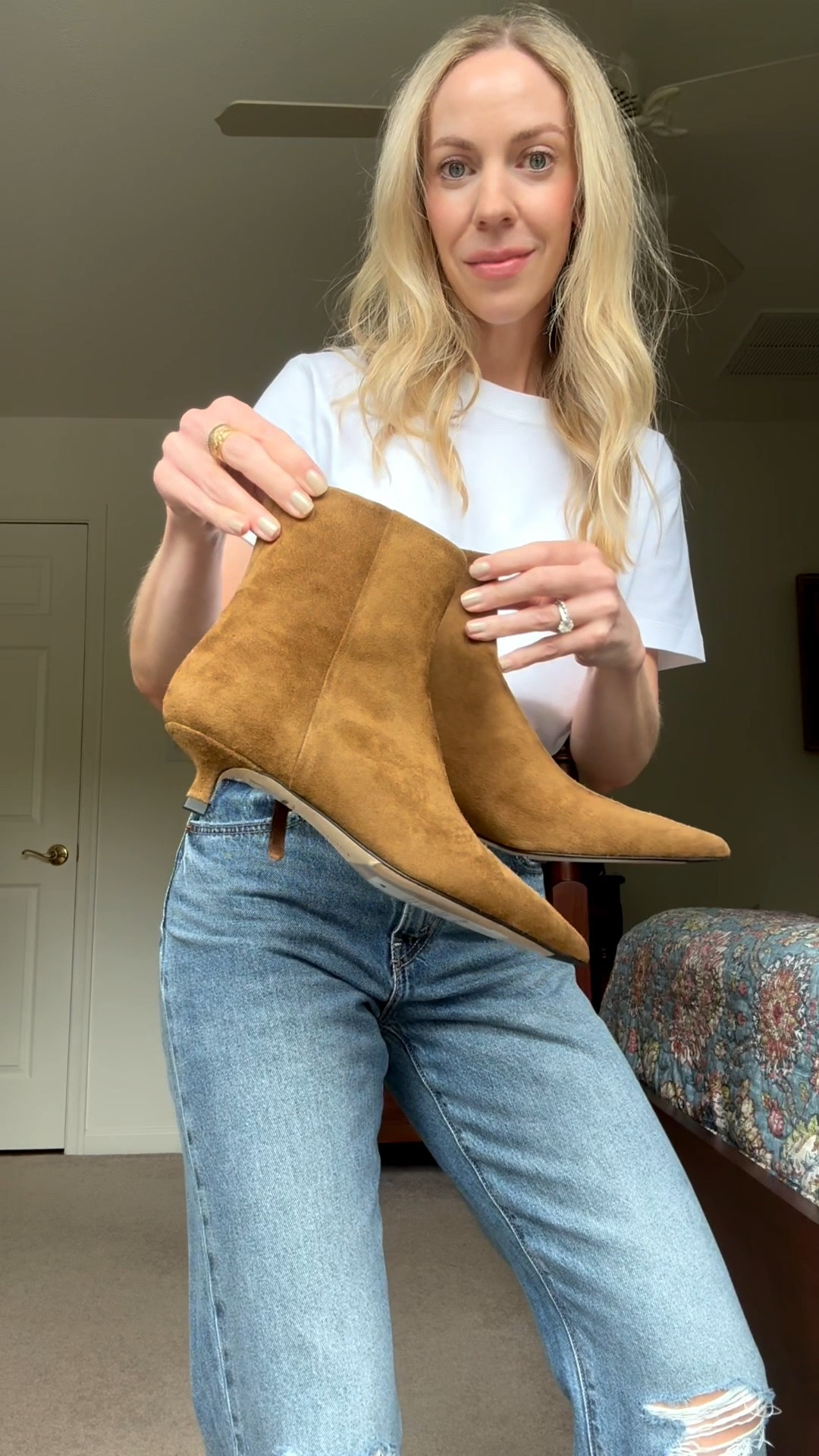 White tee and jeans outfit on sale! My Déhanche belt, suede boots and @levi jeans are all on major sale and pieces you’ll wear right into fall

#LTKSaleAlert #LTKOver40 #LTKgrwm