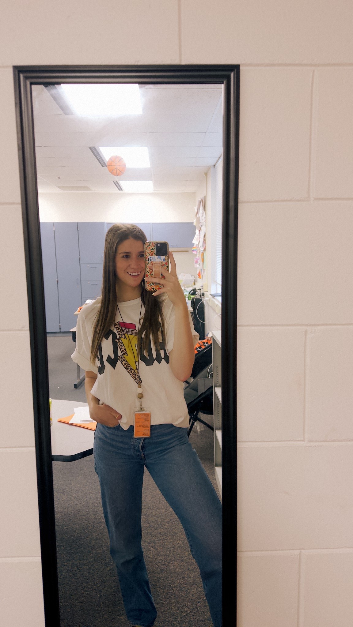 Spring teacher outfit. My favorite jeans!

#LTKFindsUnder100 #LTKWorkwear #LTKFindsUnder50