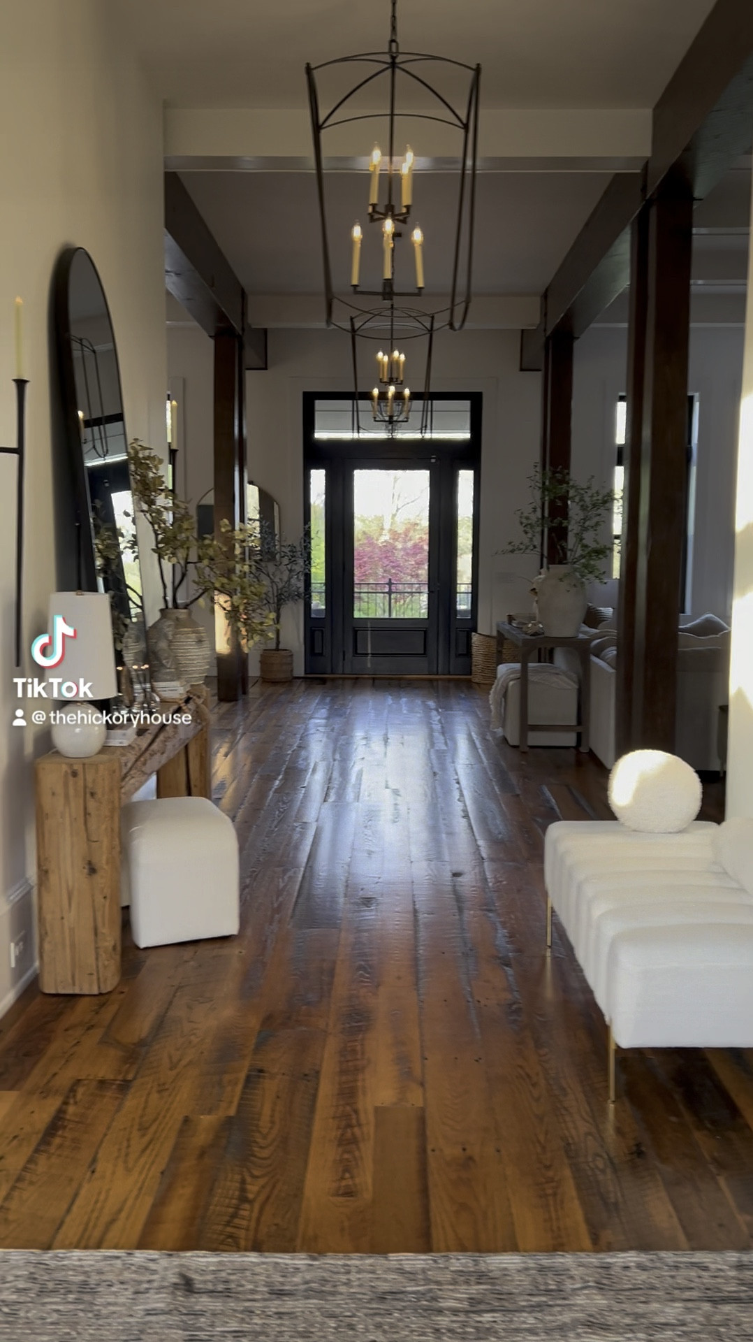 Sunday Vibes #homedecor #interiordesign #entrywaydecor 

#LTKhome #LTKSeasonal #LTKVideo