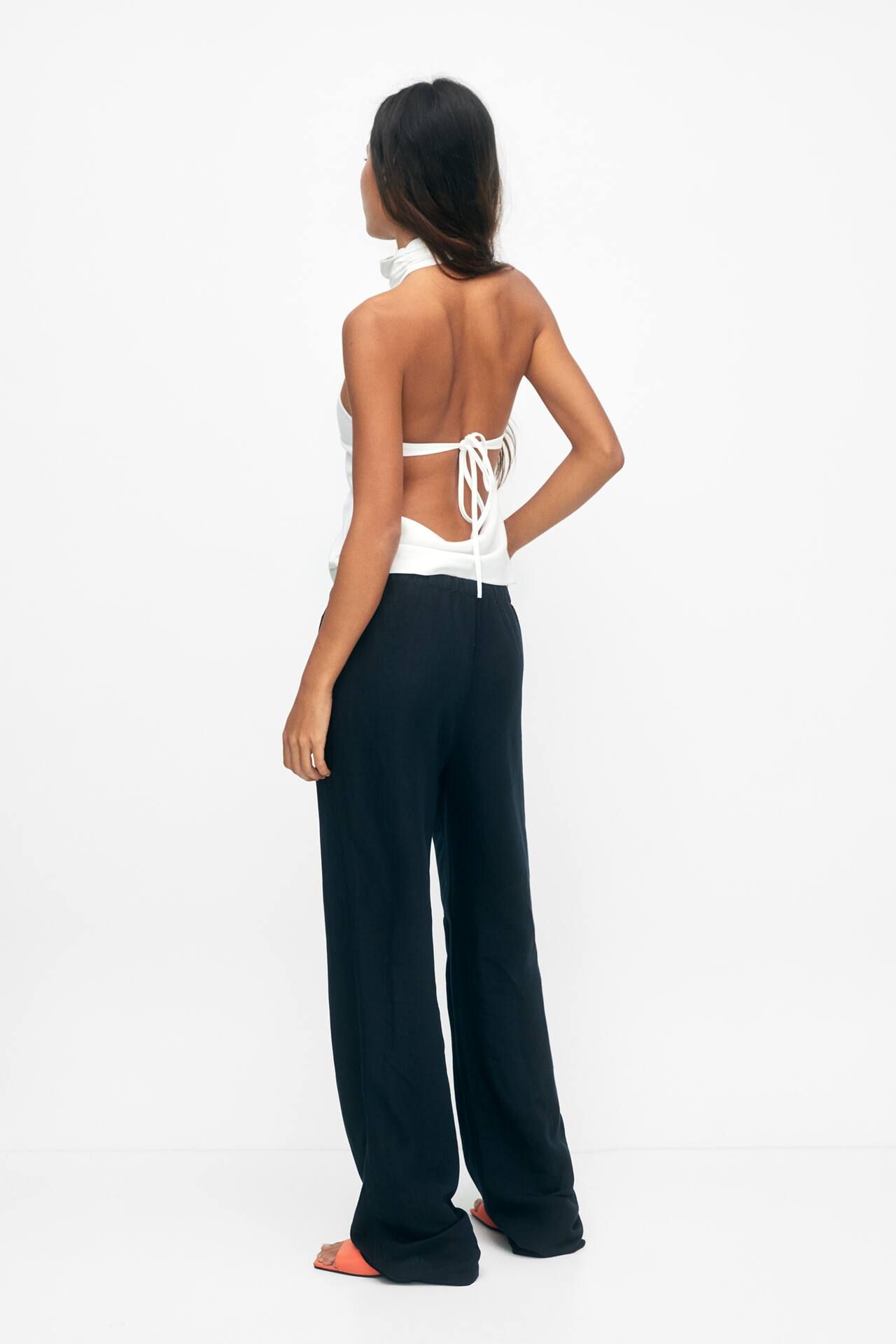 Open-back halter top | PULL and BEAR UK