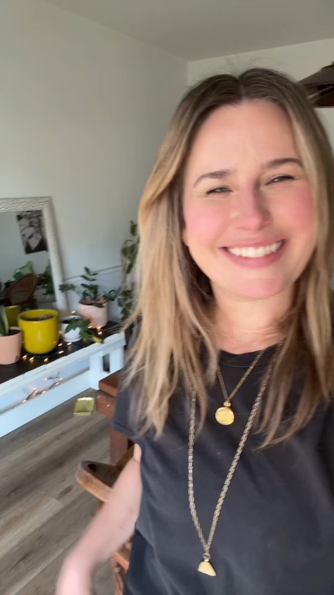 Hi, I’m Ash 👋

I’ve spent 20+ years producing celebrity television and working inside pop culture — and today I make a living breaking it all down online.

I’m obsessed with what celebrities use because they have access to the best of everything — and if something makes it into their life, it’s usually been vetted.

This is where I share celebrity-used and celebrity-inspired finds that actually make sense in real life — especially for a busy life like mine.

Follow along if you love pop culture and want the insider version.

#celebrityinspired
#celebrityshopping
#ltkcreator
#popculturestyle
#everydayluxury


#LTKgrwm #LTKHome #LTKBeauty