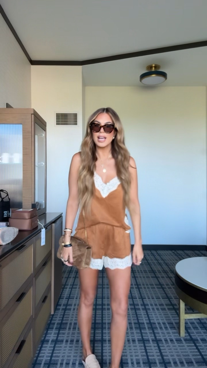 Wearing a small in both pieces 🤍