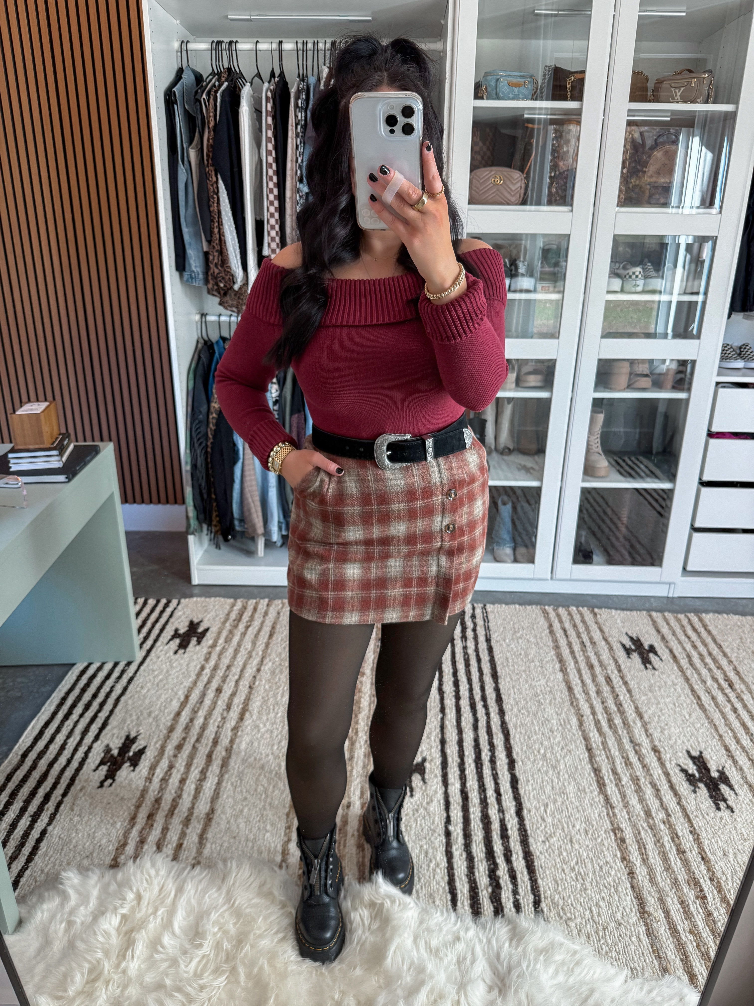 Holiday Outfit Inspo 🖤

Sweater - small (wine red)
Skirt - small (red plaid)
Belt - small
Tights - small/medium (thin fleece option)

This burgundy plaid look would be so cute for the upcoming holidays! I love this off the shoulder sweater top (it is a thicker sweater type material - so super cozy!) I paired it with this plaid skirt, added this black western belt to break up the colors & finished the look with my fleece lined tights (an absolute must have!) & my platform docs! 👏🏼

 

 #LTKCyberWeek #LTKHoliday #LTKSaleAlert