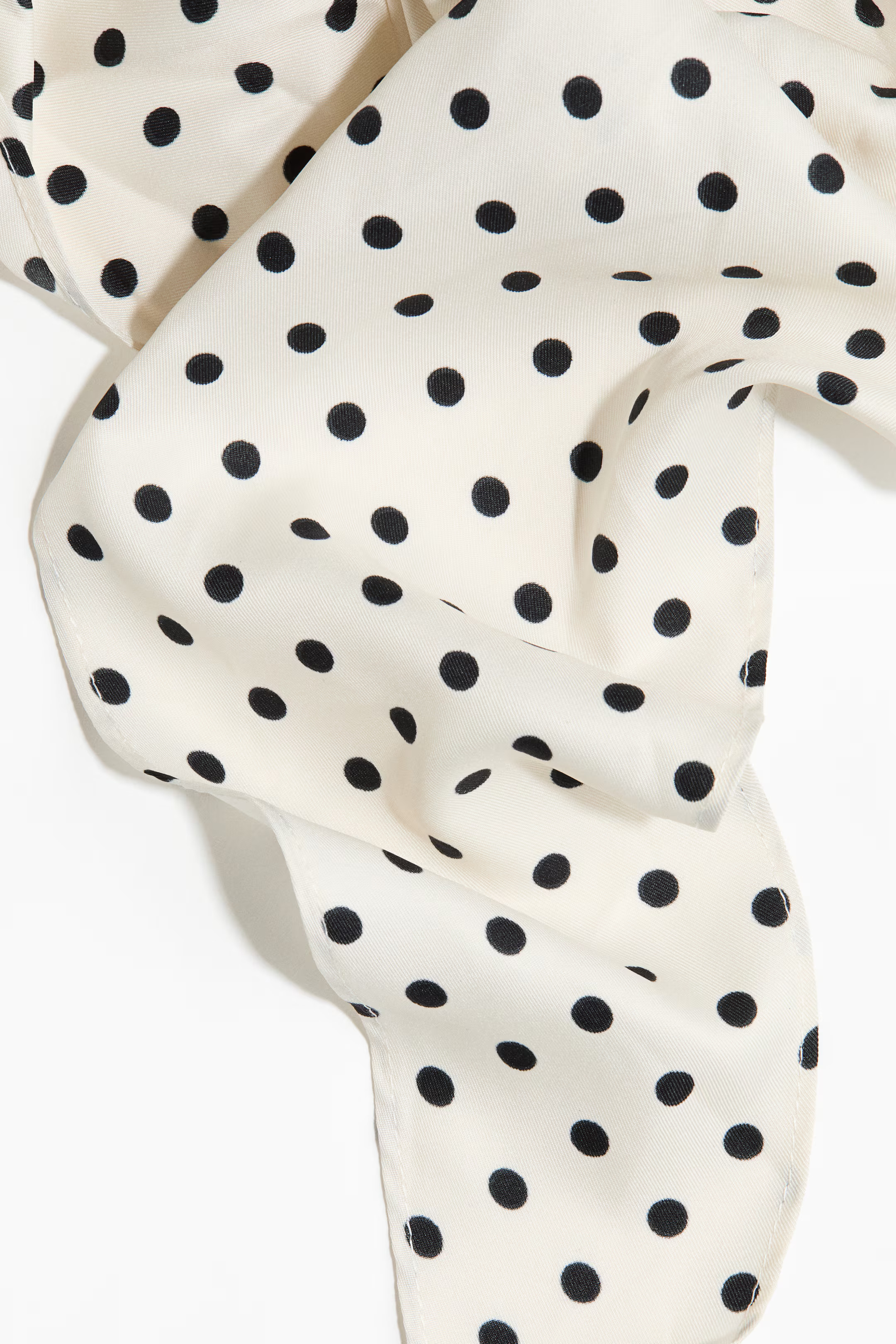 Diamond-shaped scarfSave to favourites£12.99Colour:Cream/SpottedSelected size: 127X26Size guideA... | H&M (UK, MY, IN, SG, PH, TW, HK)