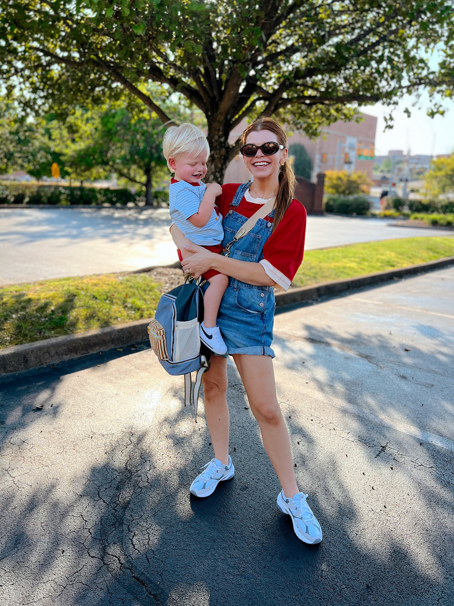 Overalls 🤝 mom life

I wear these nonstop! I’m in a medium, need a small.
Tee is under $30 and I’m in a Large! Size up! 
Sneakers, sunglasses, bag linked! 



#LTKFamily #LTKStyleTip #LTKFindsUnder100
