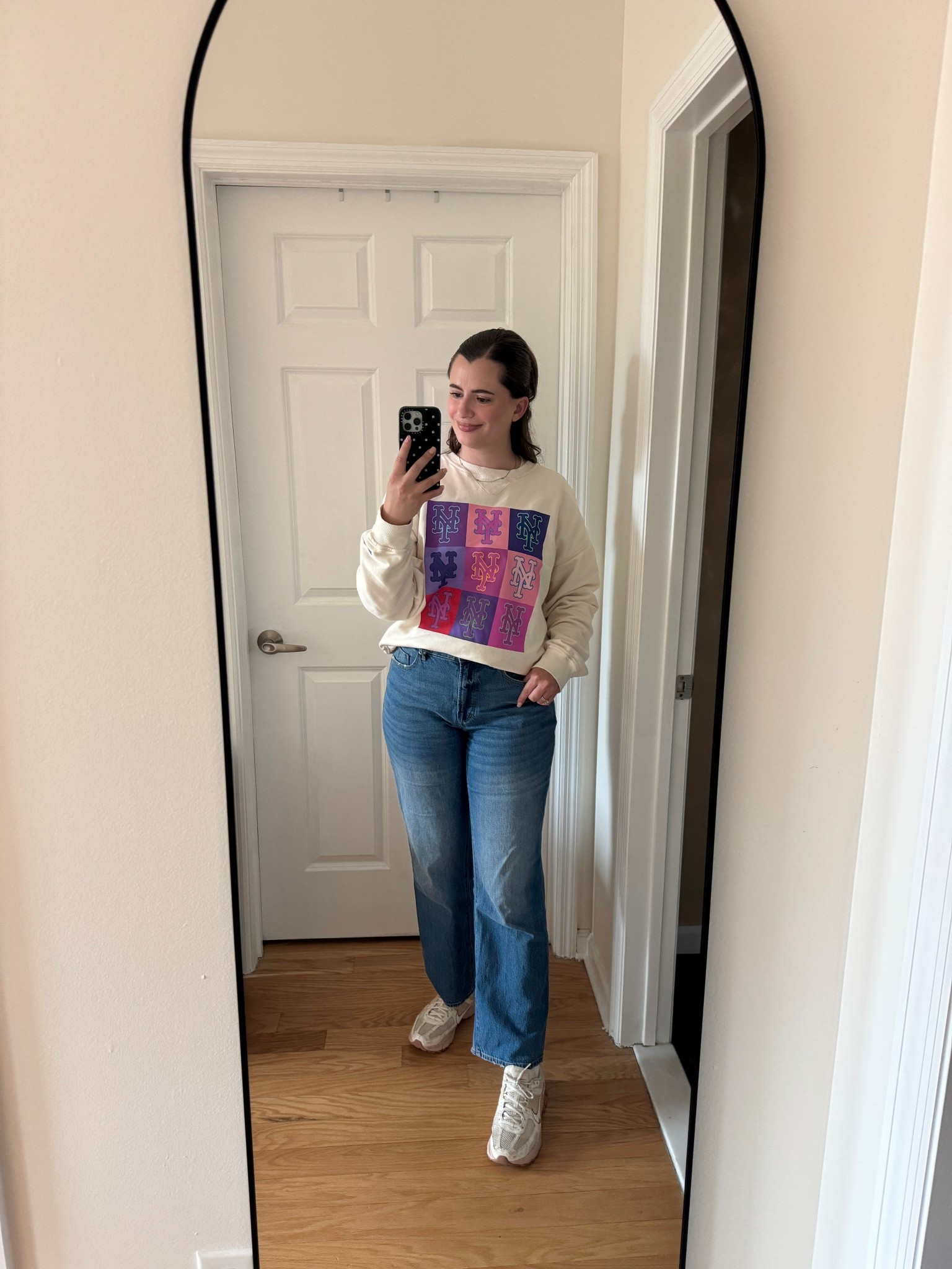What I’m wearing to the Mets baseball game tonight in New York! This Terez sweatshirt is so cute and paired it with my LOFT jeans and Nike sneakers  

#LTKootd