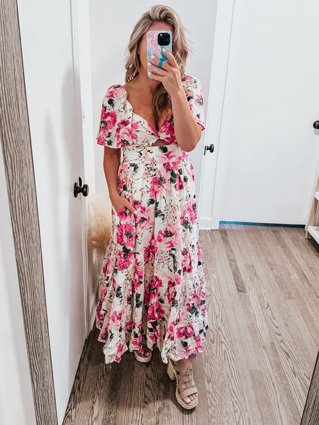 Maxi floral vacation dress outfit ideas 