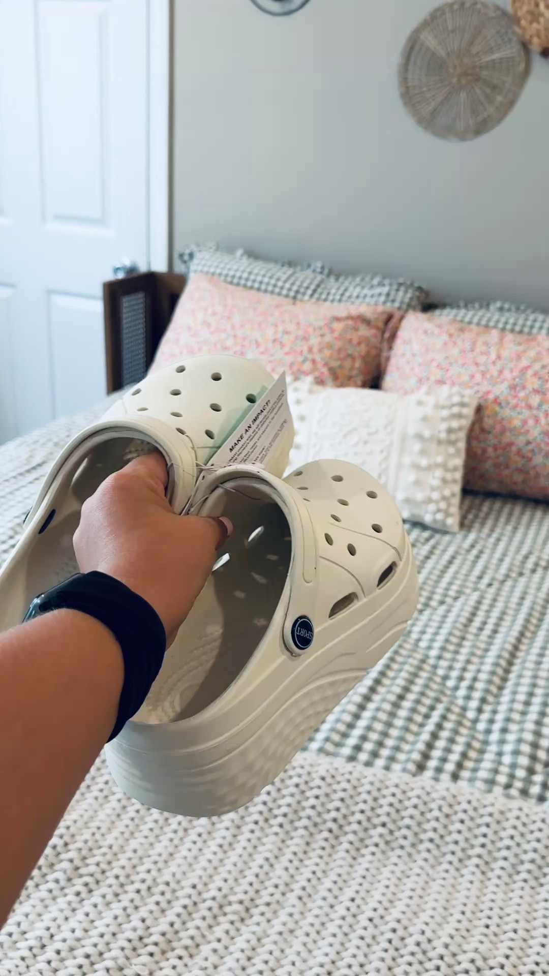 Big fan of anything that makes me a little taller lol these platform clogs are perfect for spring + summer! 

 