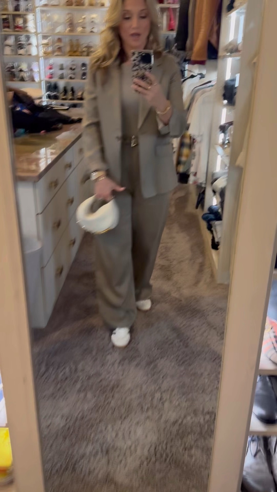 Size 4 suit
Xs belt
7 gazelle
