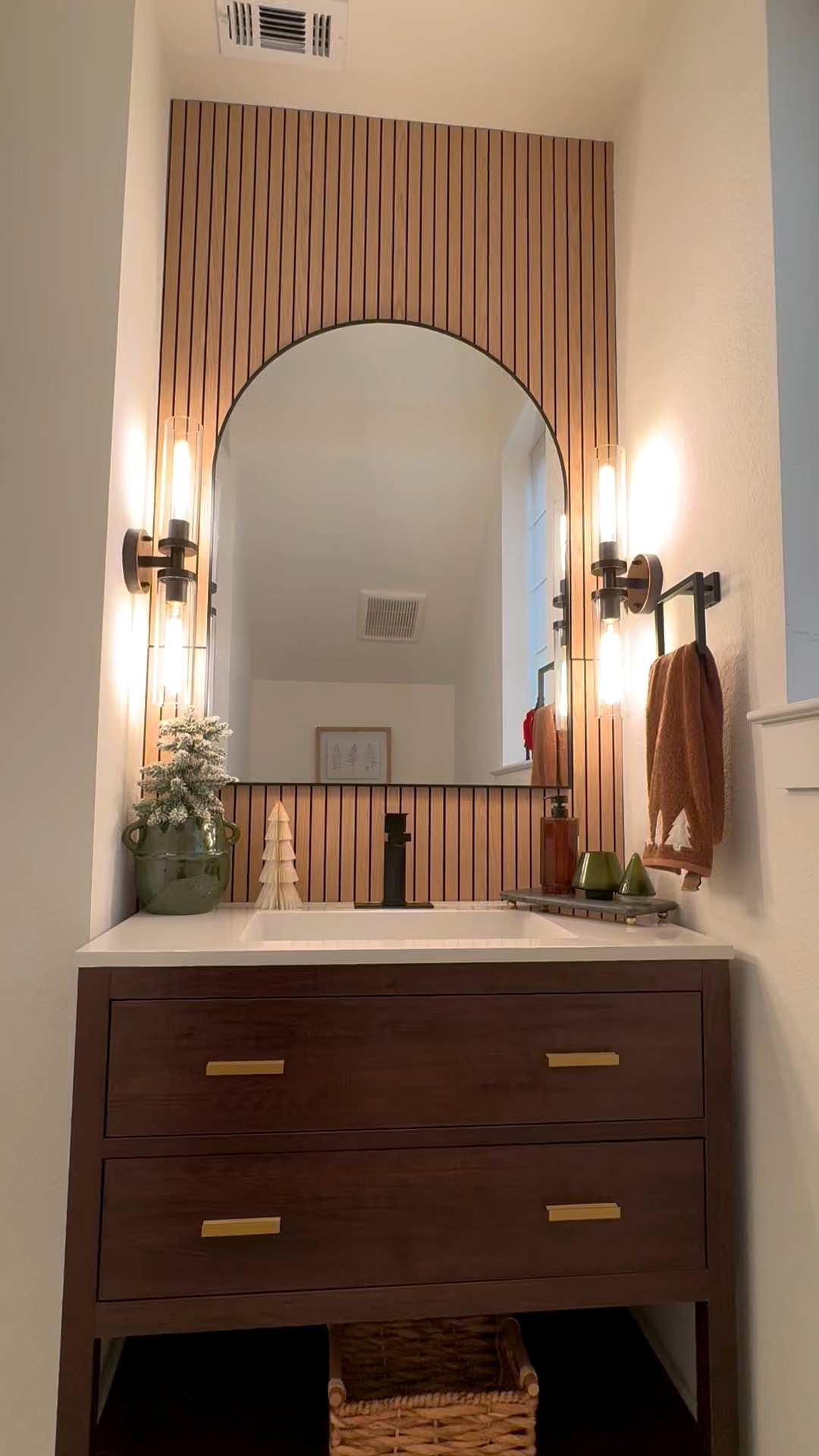 Half bath upgrade 😍😍🥰


#LTKHome #LTKHoliday #LTKSeasonal