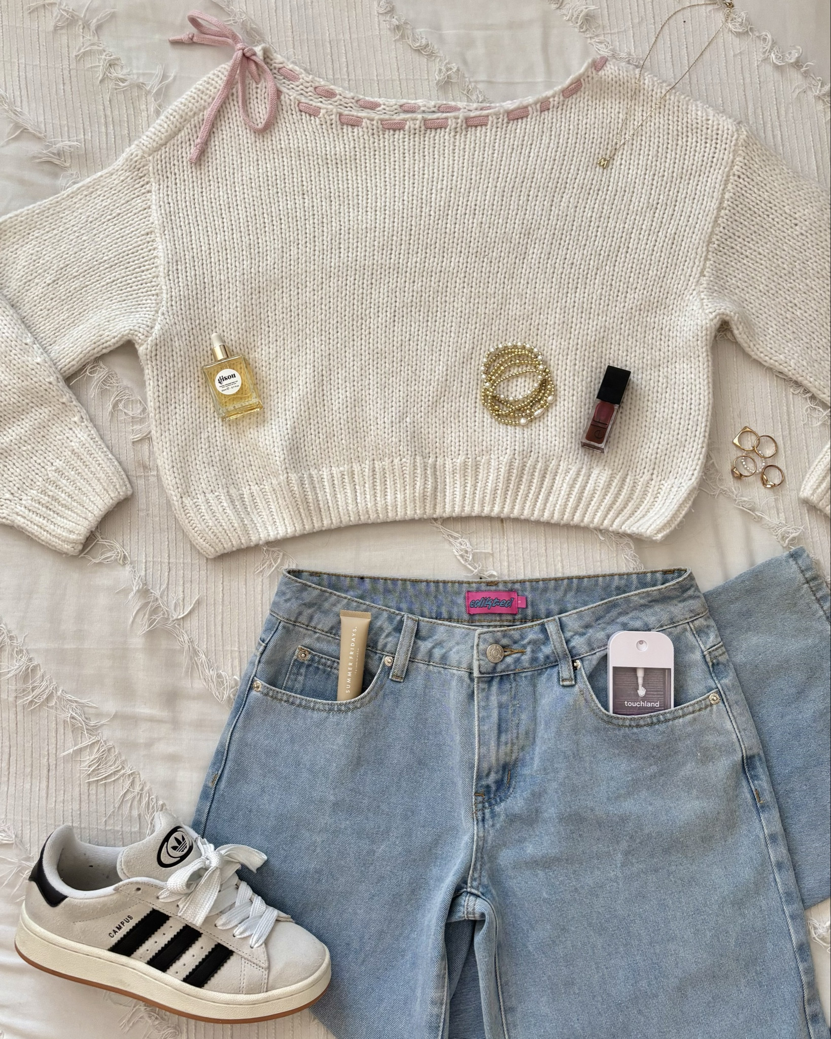Styling my edikted jeans pt. 5! 🧸💋🐆🎀 1/20
(og sweater is not sold at Hollister anymore so I tagged a dupe)