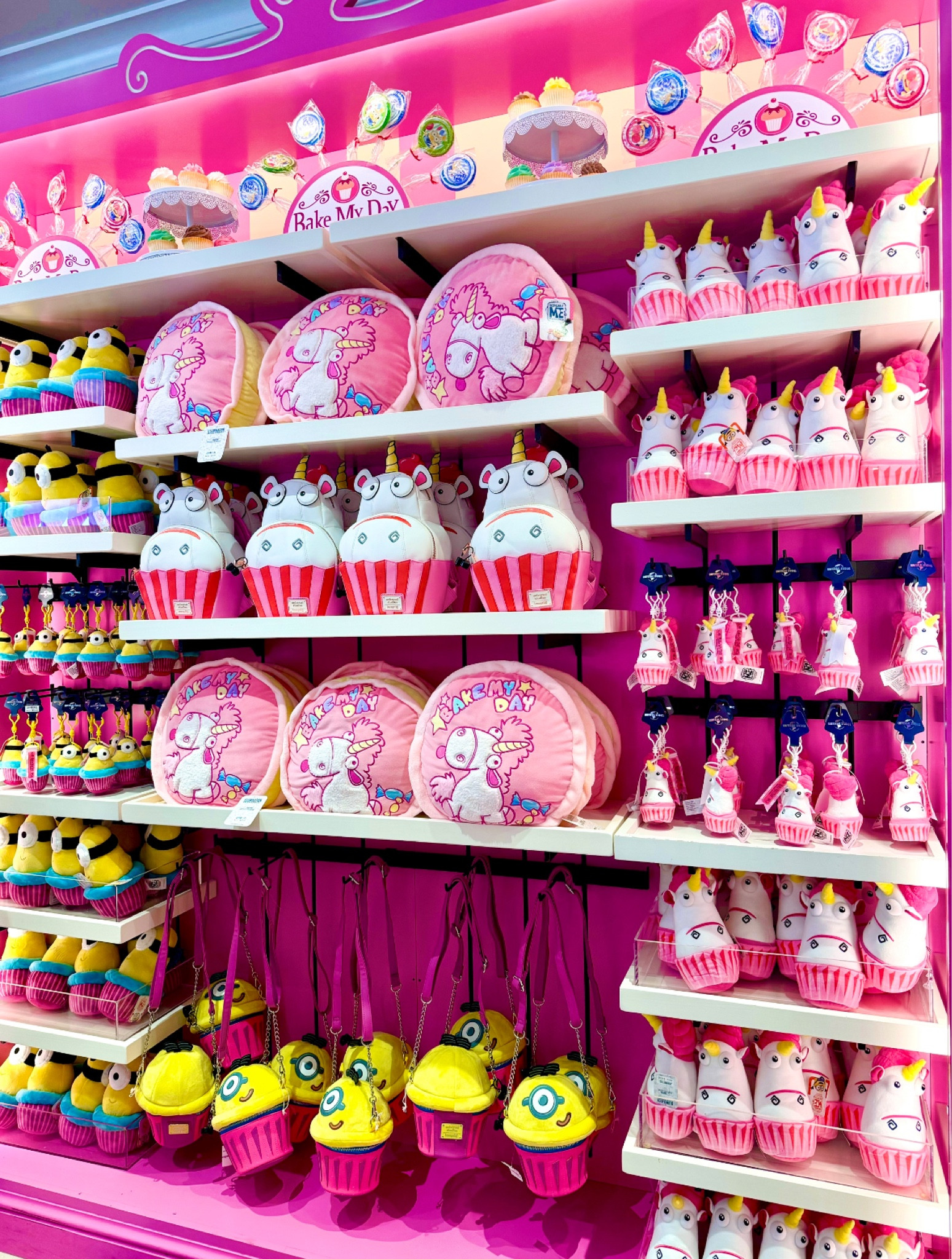 It’s so FLUFFY!!!! 🦄 Who’s a minions and fluffy unicorn fan? These purses and plushies from Bake My Day at Universal are precious  

#LTKkids