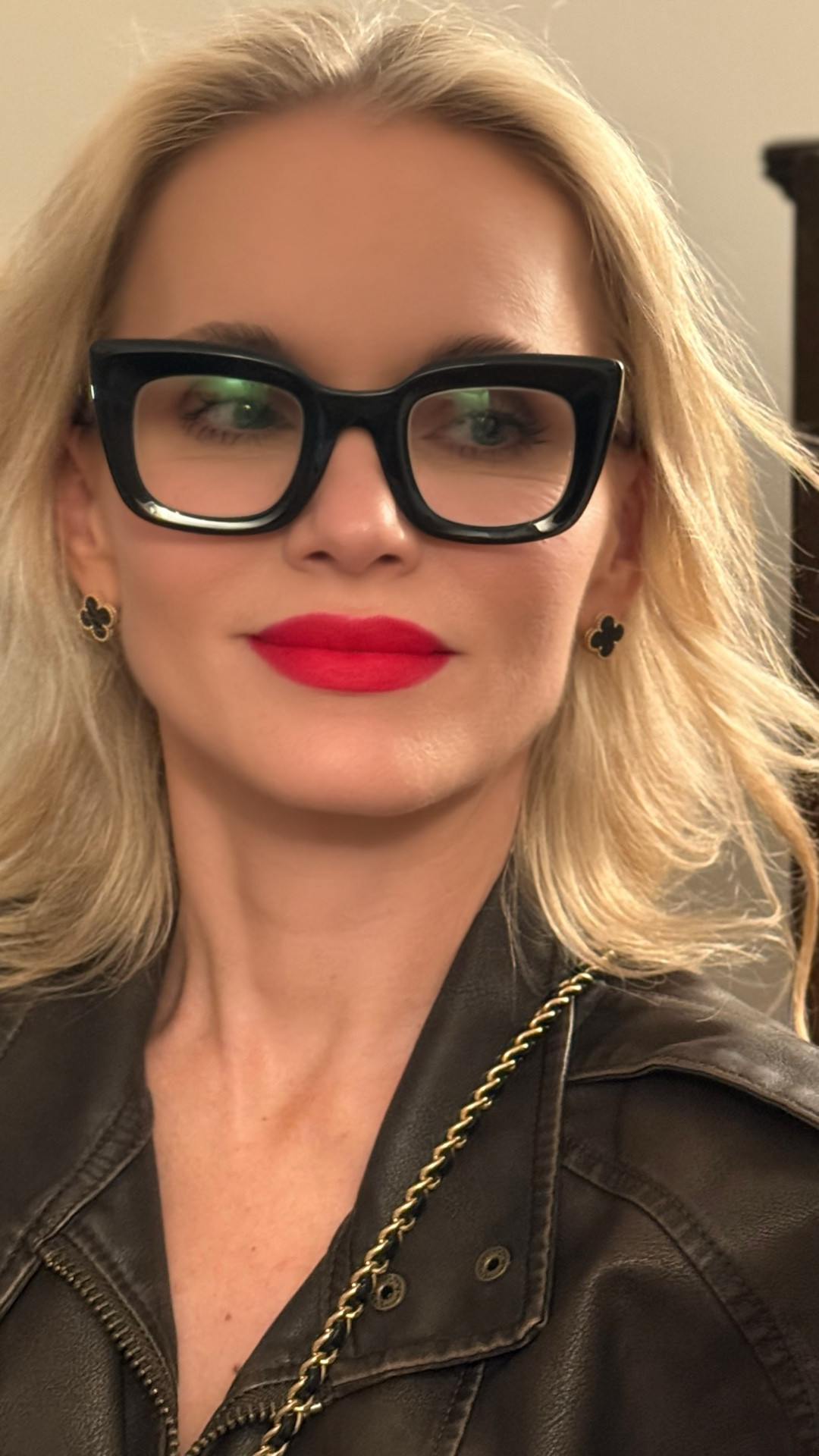 The IT lipstick of the season 💄
@Guerlain
Case: Rouge G Le Croco
Lipstick: 510 LE ROUGE VIBRANT - VELVET


#lipstick #redlips #makeup #holidaymakeup #christmas #holidaygift 

#LTKHoliday #LTKGiftGuide #LTKBeauty