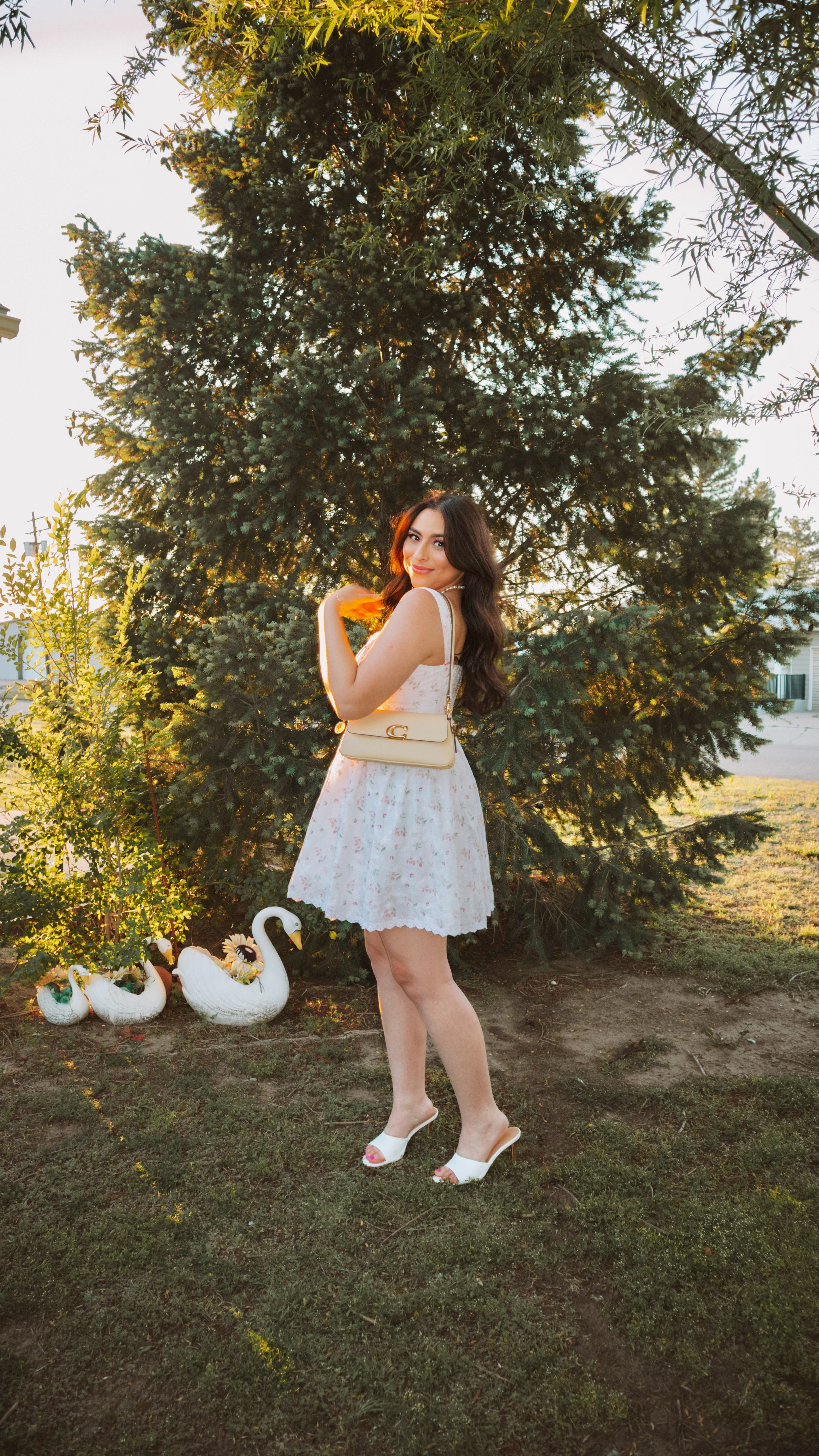 My husband got me the prettiest yellow bag from Coach. It is the Jet Shoulder Bag in the color Moon Light 🌛✨ It’s stunning in every color 🙈 I linked lots of bags and wallets in this moon light color for y’all on my ltk 💘

#LTKItBag #LTKStyleTip #LTKSummerEdit