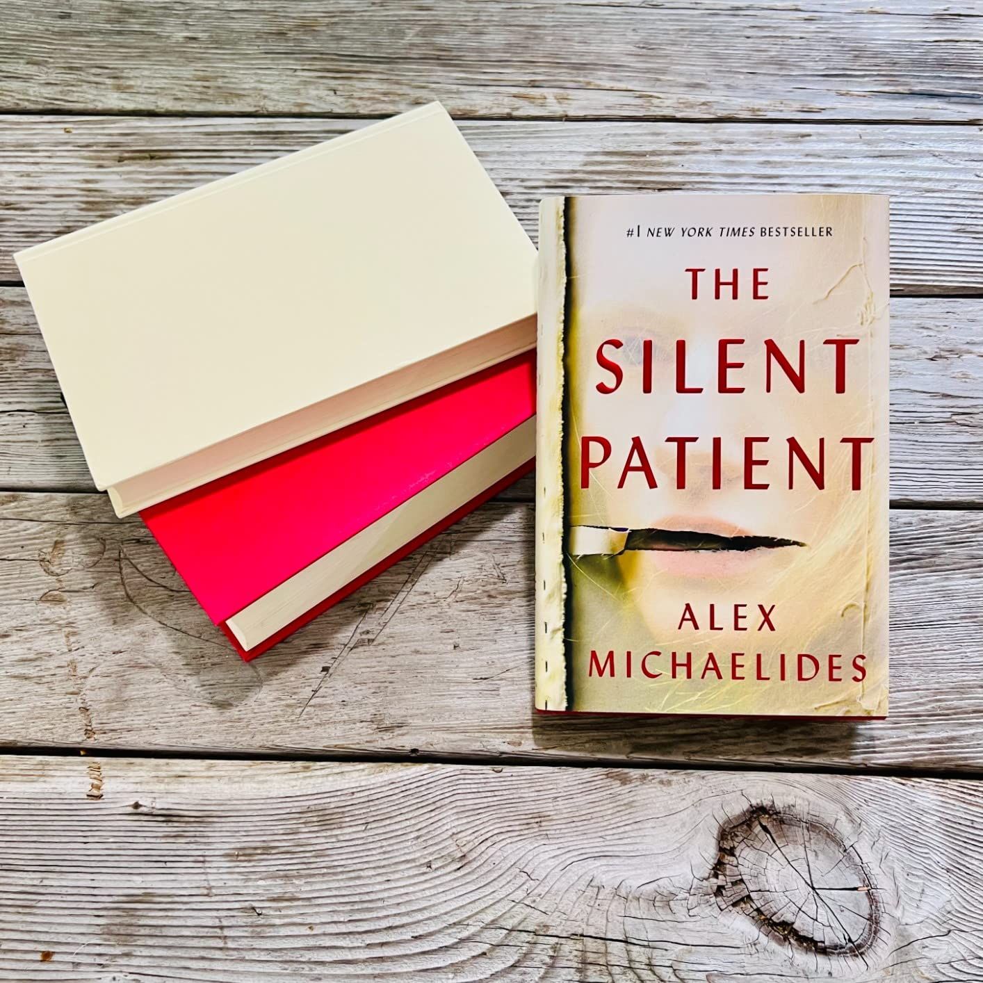 The Silent Patient     Paperback – May 4, 2021 | Amazon (US)