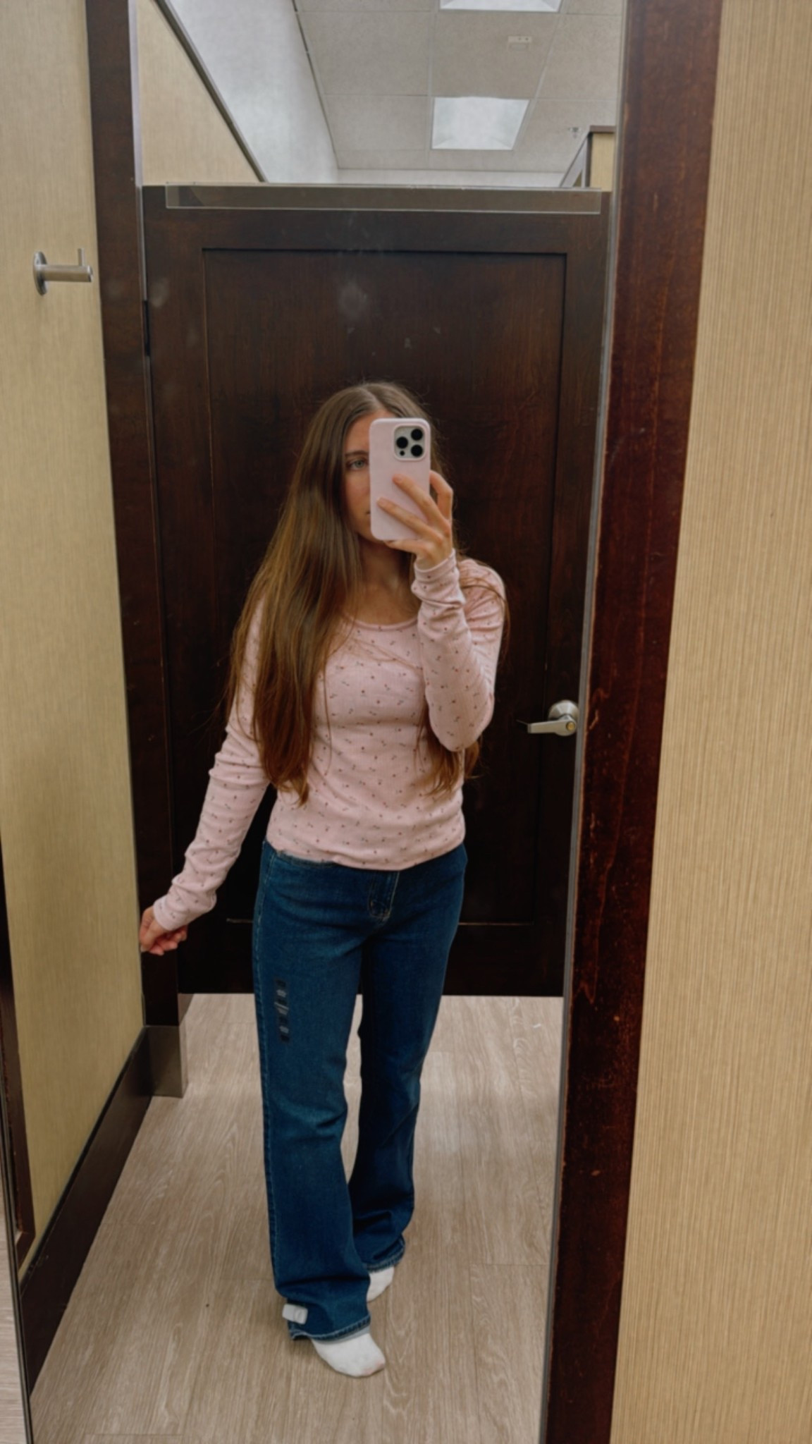 Scoop neck long sleep top + 90’s high rise bootcut jeans 

#LTKSaleAlert #LTKStyleTip #LTKWorkwear