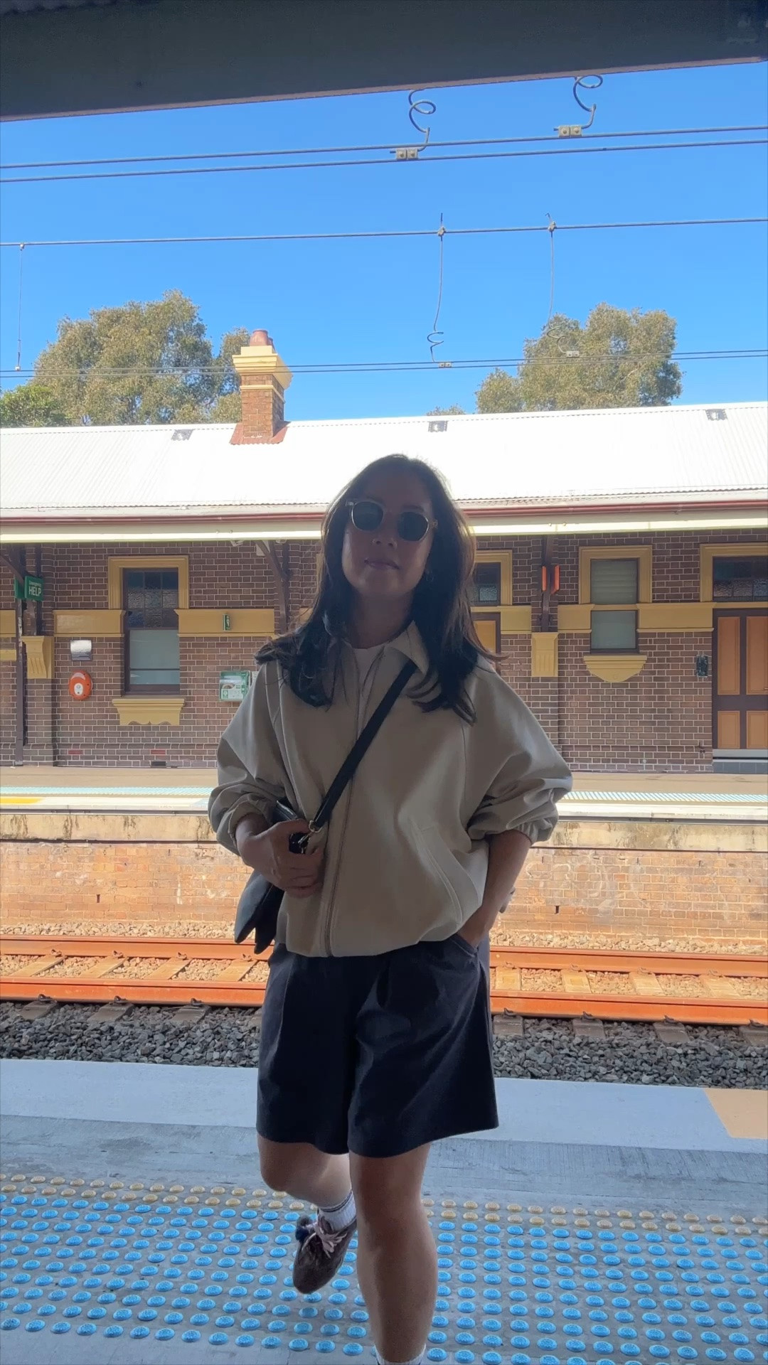 Wearing a size S in my jacket, a size M in the shorts (linked in all the colours for you below) and a size US 6 / AU 10 in my long sleeve top