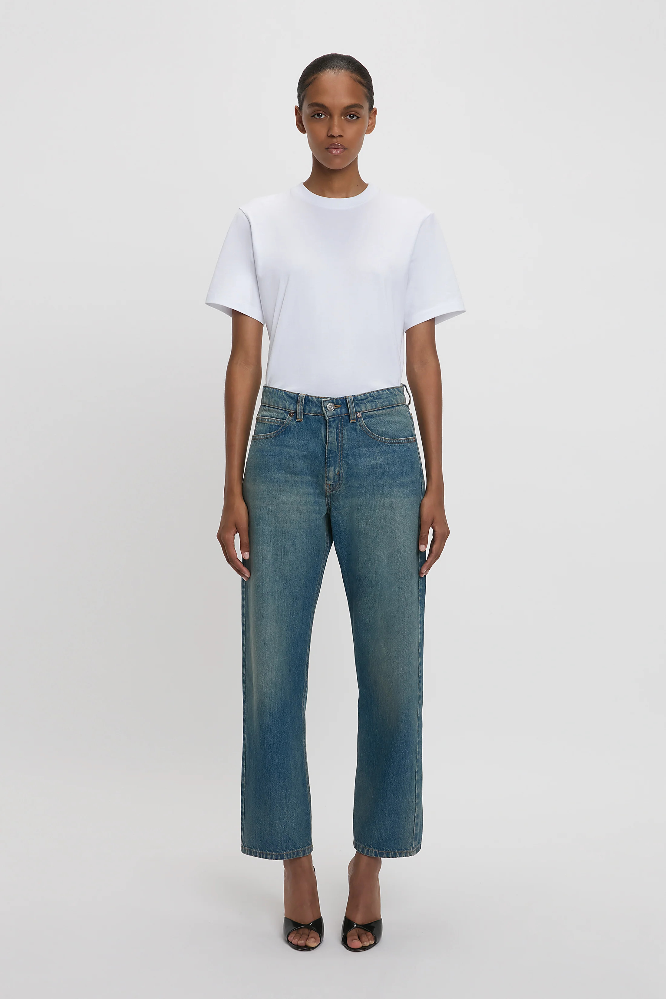 Exclusive Bernie Relaxed Jean In Mid Blue | Victoria Beckham US