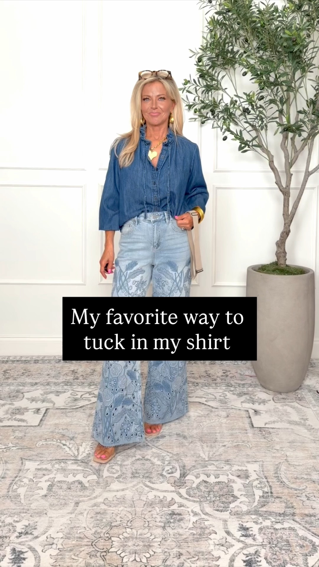 I am wearing a 24 in the jeans and an XS in the top.