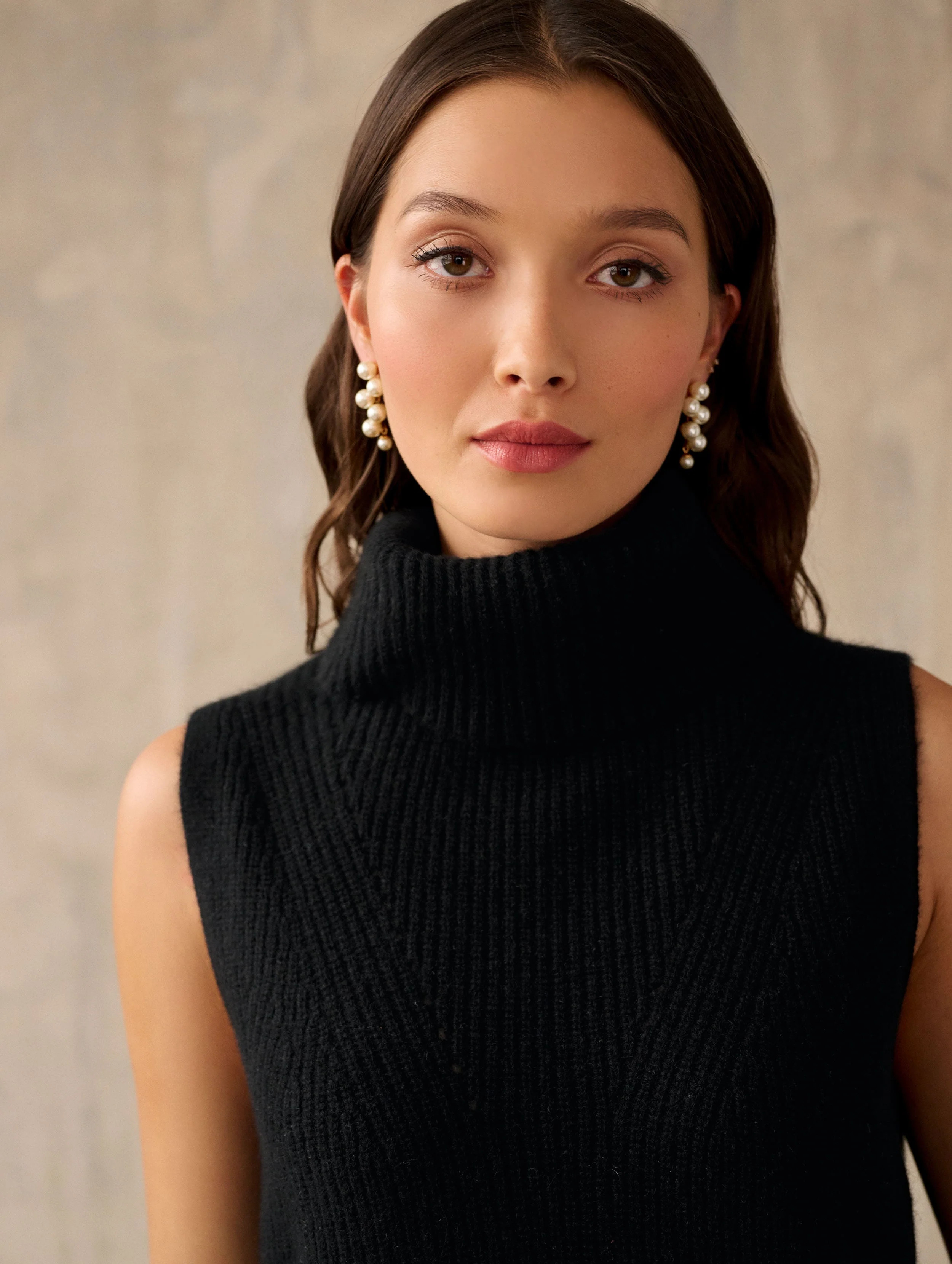 White + Warren Cashmere Sleeveless Turtleneck Sweater in Black size Medium | White and Warren