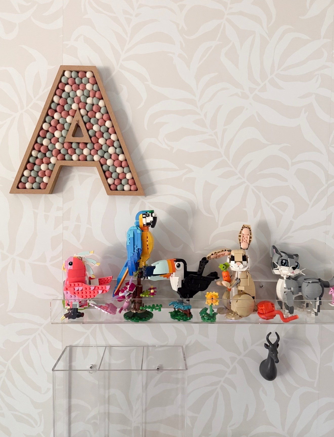 I’m a big fan of acrylic shelves in kids’ bedrooms. Such an easily and minimalistic way to display their favorite things! Linking styles at all price-points 🩶

#LTKKids #LTKBaby #LTKHome