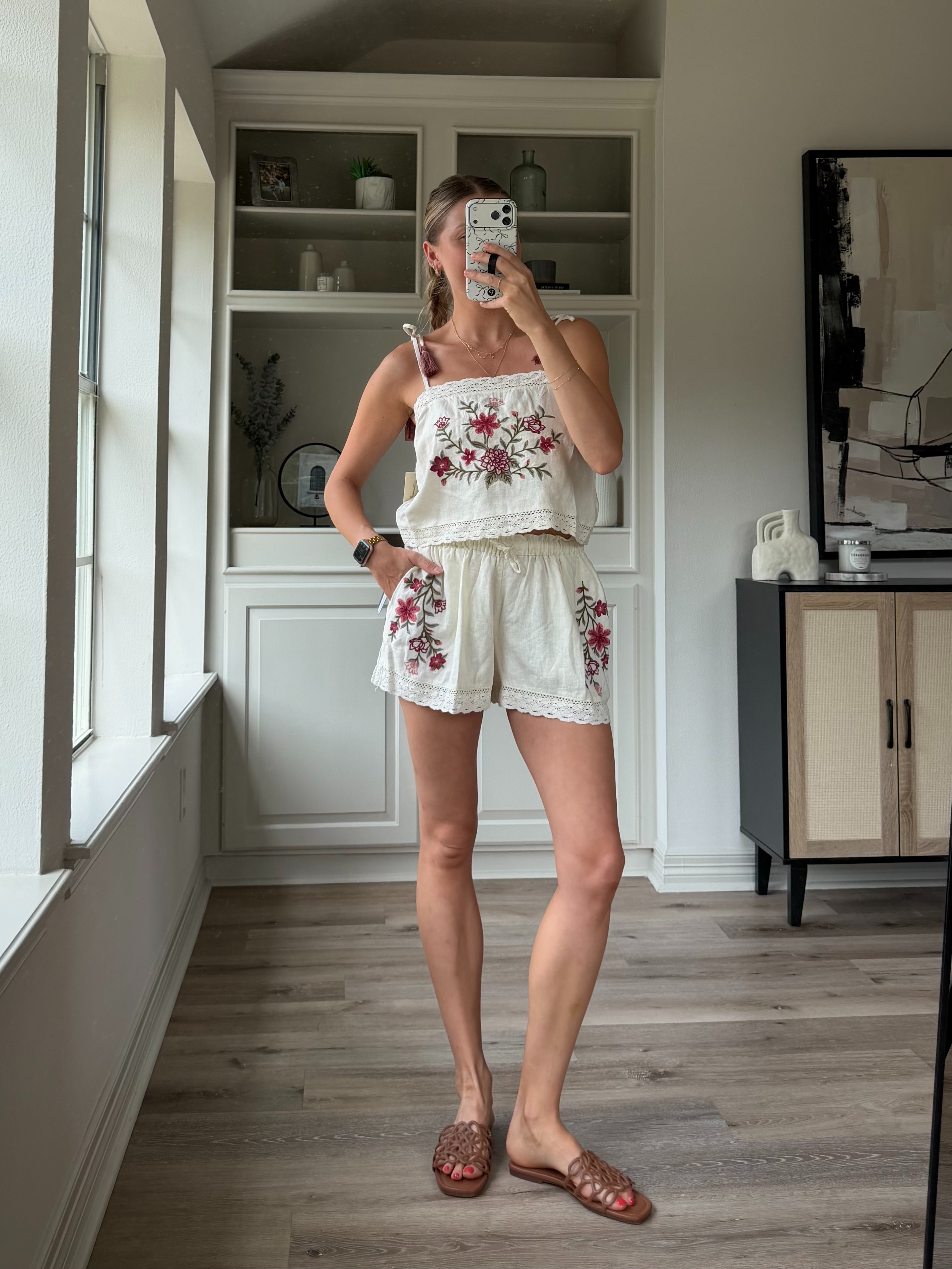 Adorable embroidered linen set! Small in both  

 