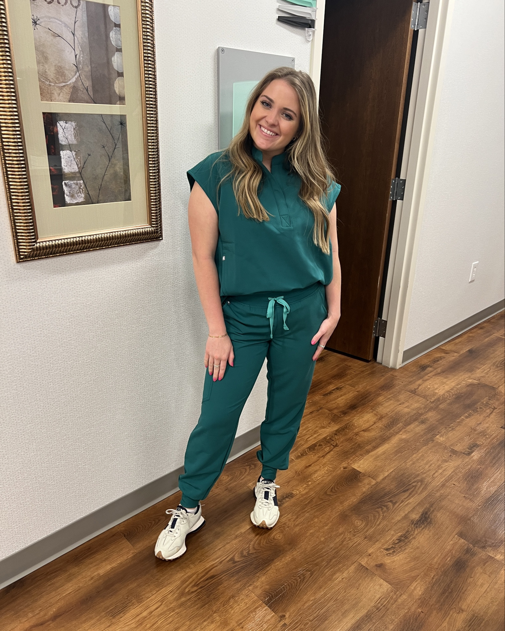 Who doesn’t love the gift of FIGS?! Happy birthday to my medical assistant, Maggie, who runs the ship around here. 

If you love hunter green, FIGS has brought it back for a limited time and Maggie is rocking it today. 💚

Also pictured is me in the scrubsuit!

#figsambassador #wearFIGS #huntergreen
