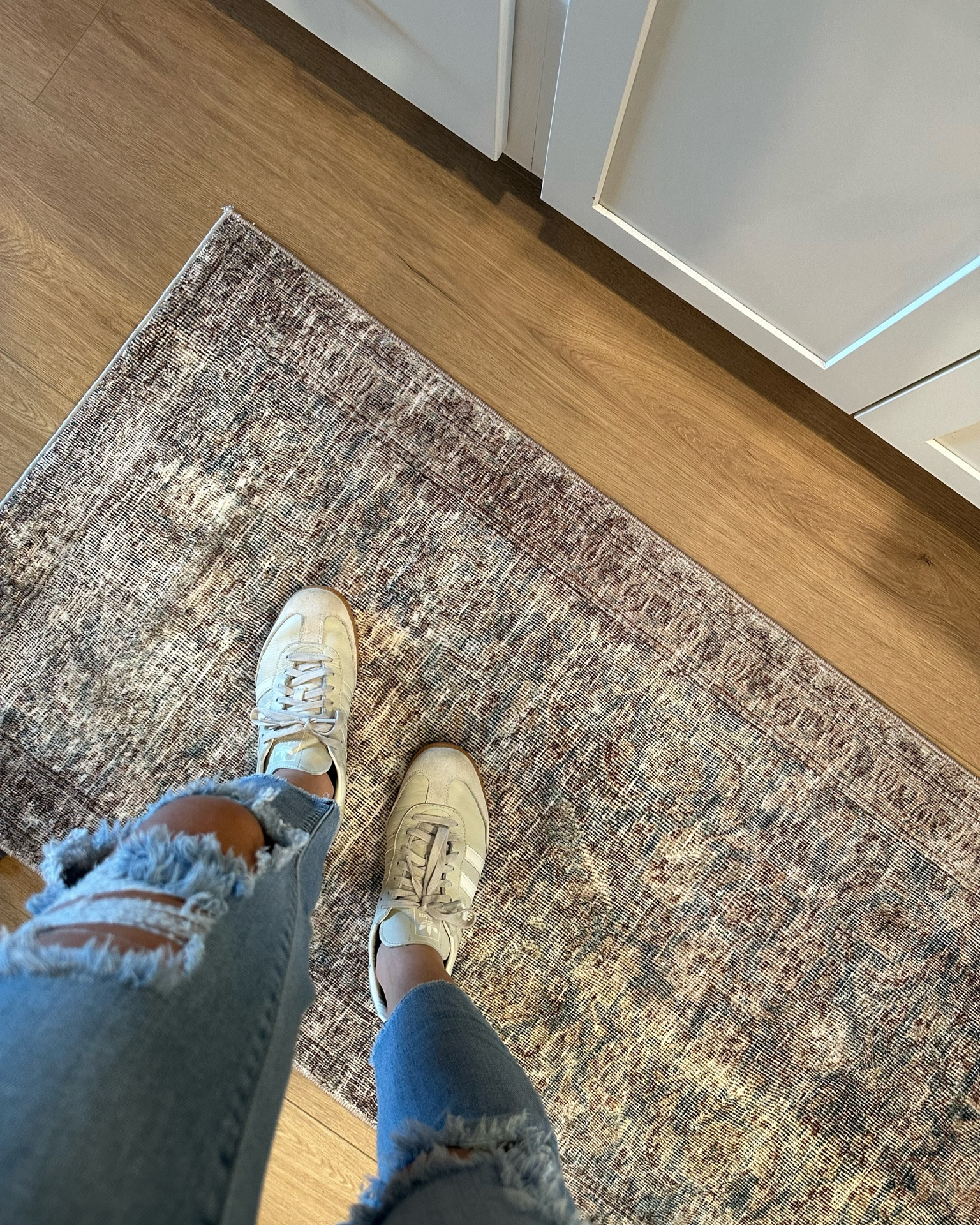 Loloi sea / sage! 😍 

Sage tones- cream tones- browns 
This is the runner version!

Rug/ runner- area rug- cloud rug- soft rug- Loloi rugs 

#LTKstyletip #LTKhome #LTKMostLoved