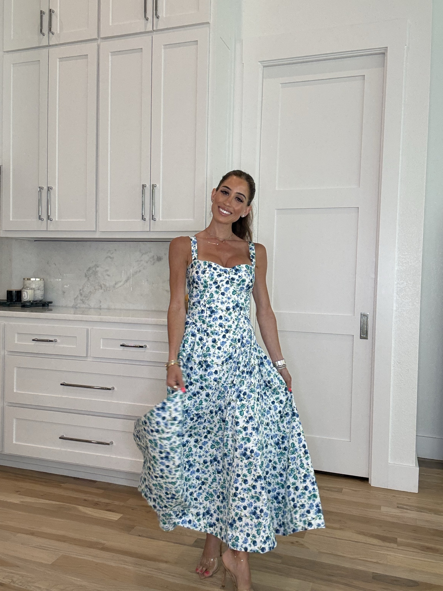 Floral dress wedding guest dress vacation dress size xxsp 

#LTKselfcare #LTKWedding #LTKSaleAlert