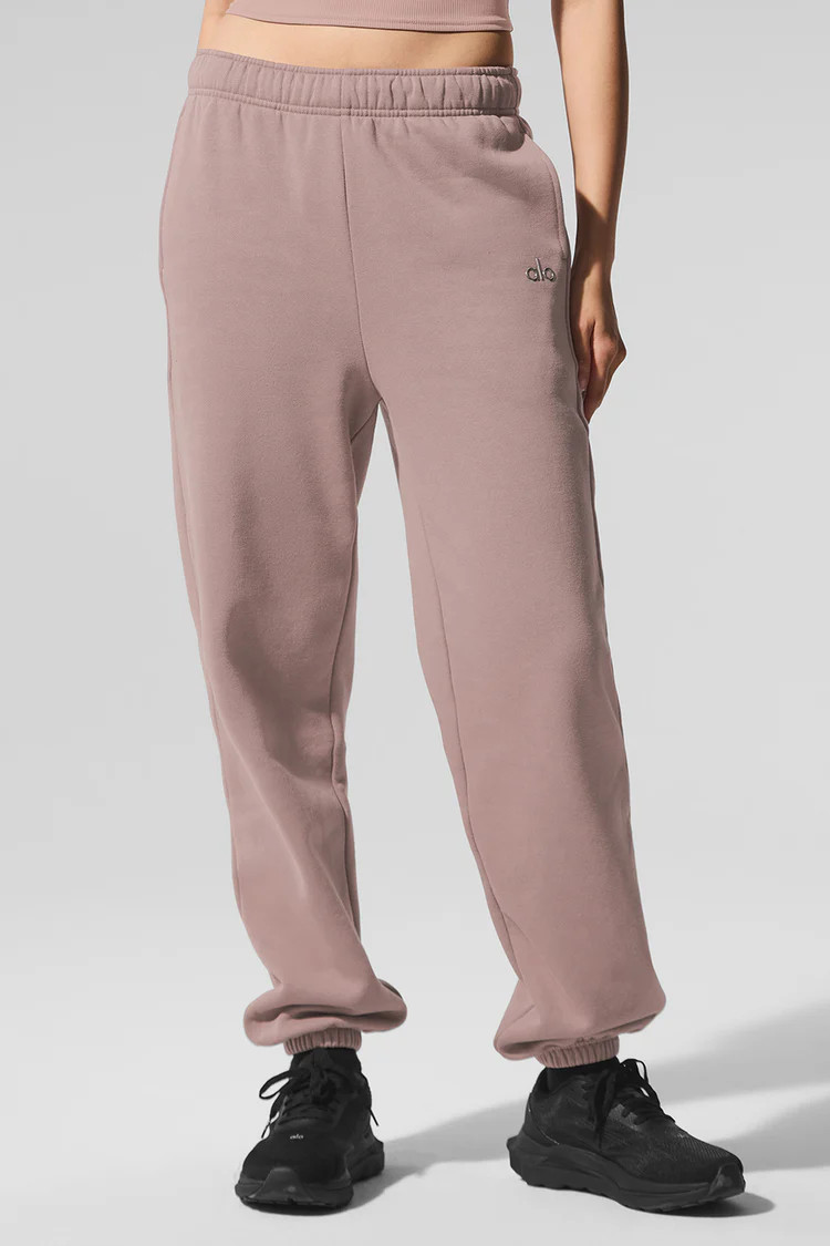 Accolade Sweatpant | Alo Yoga