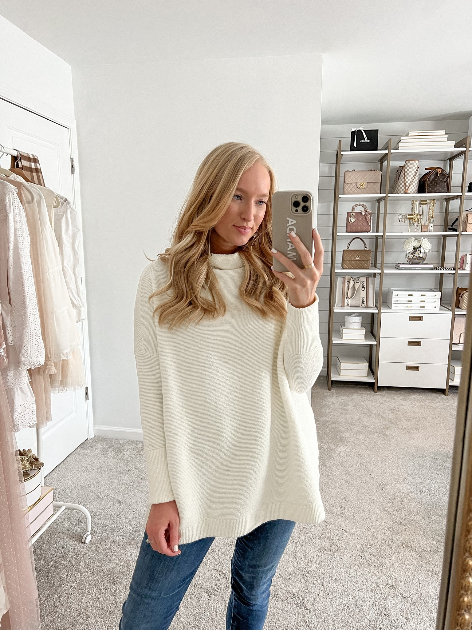 Cozy oversized sweater from Amazon. Makes a great Christmas gift for under $50!

#LTKHoliday #LTKGiftGuide #LTKunder50