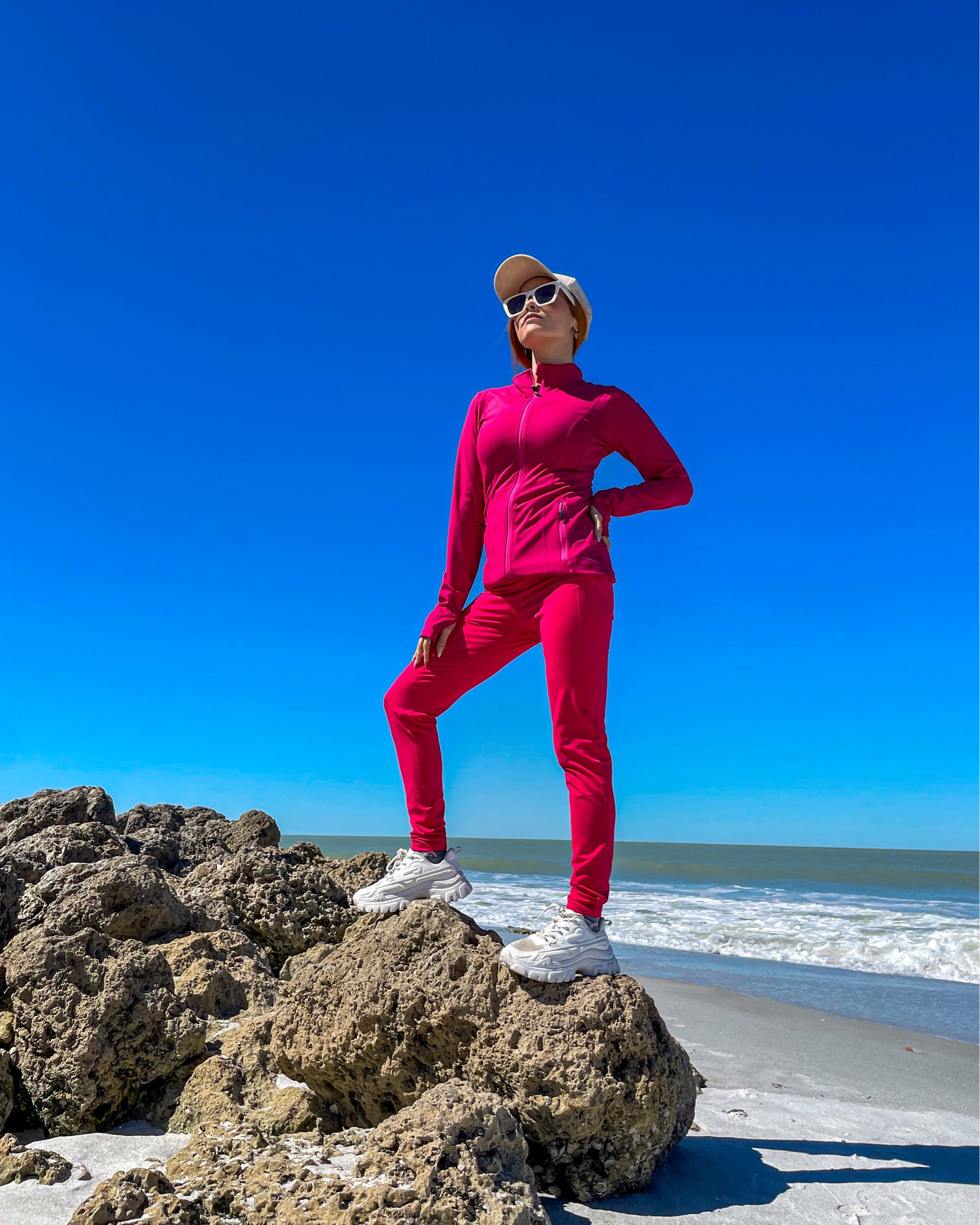 Wore this set comfy work out outfit to kayak and walk on the beach during spring time in Florida when it gets a little chilly. So the fleece lining was absolutely perfect and kept me warm.