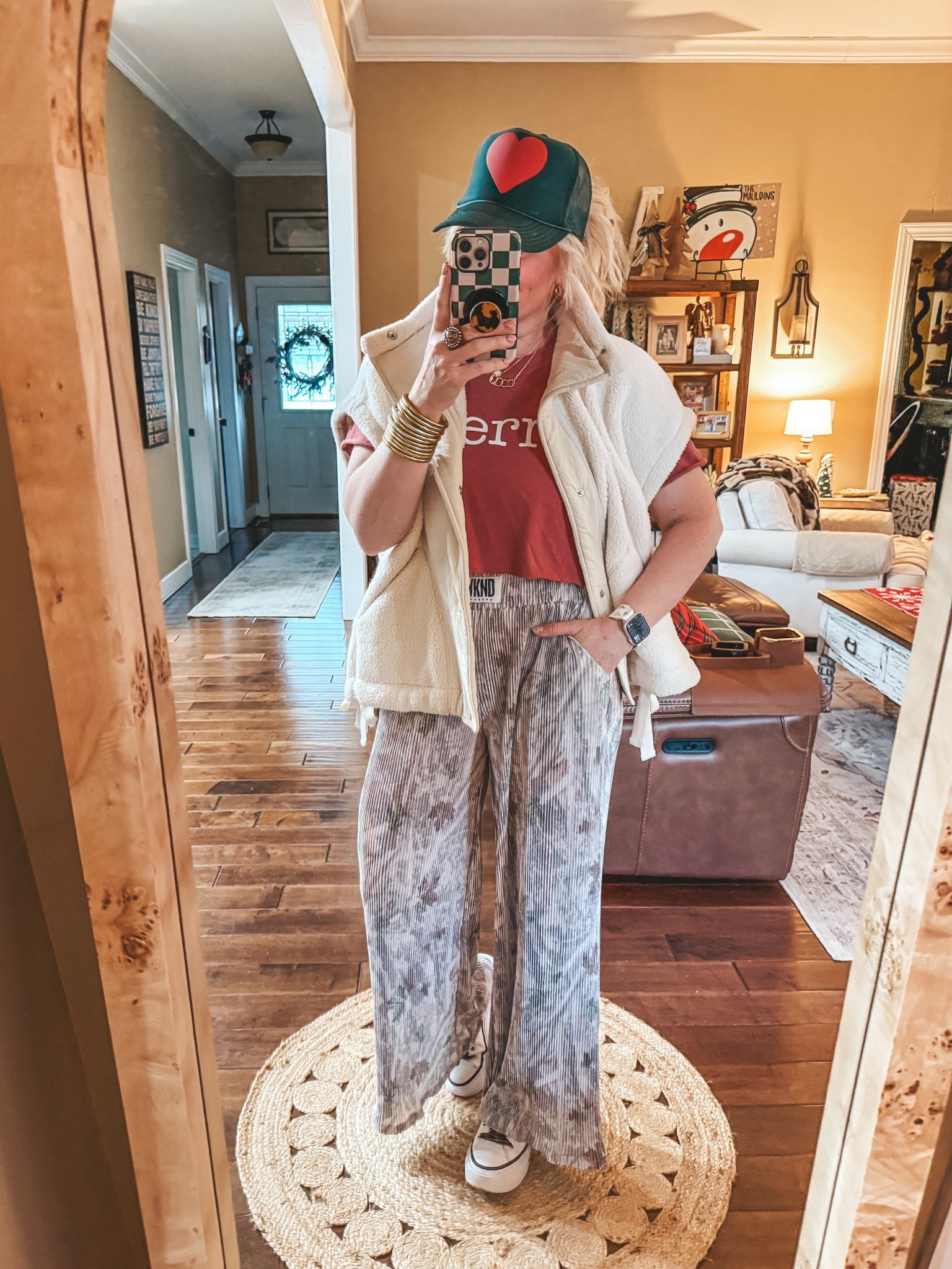 Christmas outfit for my grandmothers house. 
•Vest M but could wear a small very oversized 
•Merry T-shirt comfort colors L
•Pants size medium save with code MANDIE 
•Converse I sized down 
#christmasoutfit #camopants #fleecevest 