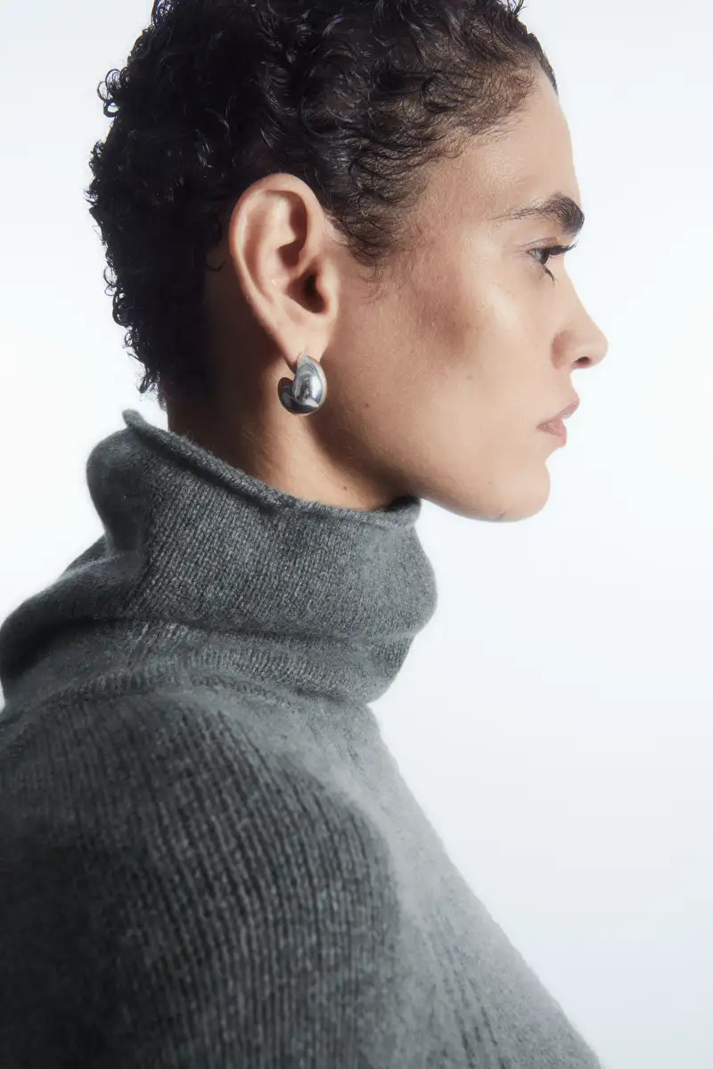 ROLLKRAGENPULLOVER AUS REINEM KASCHMIR | COS (EU)