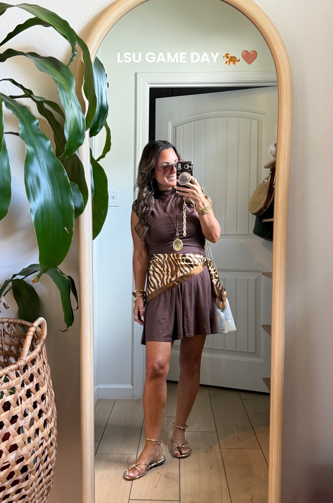 LSU GAME day neutral fit 🤎🐅👏🏼🐅🤎
Wearing size small petite in dress.  
Rest is from Amazon 💫💫
