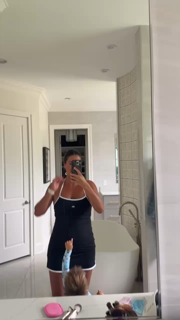 A baby in the oven!!!

Tts: M

Alo, alo yoga, alo tennis dress, tennis dresses, halter dress, grace white

#LTKfitnessgoals #LTKmomlife #LTKgrwm