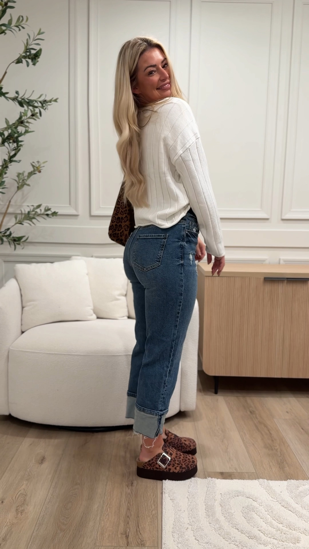 Our favorite jeans from Walmart are back in a dark wash 🙌🏼😍

Paired with a white scoop neck sweater & trendy leopard print slip ons

#walmartpartner #walmartstyle @walmartstyle 



#LTKFindsUnder50 #LTKStyleTip #LTKSeasonal