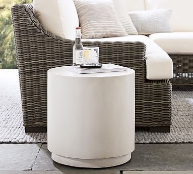 Pomona Indoor/Outdoor 18" Concrete Round Side Table | Pottery Barn (US)
