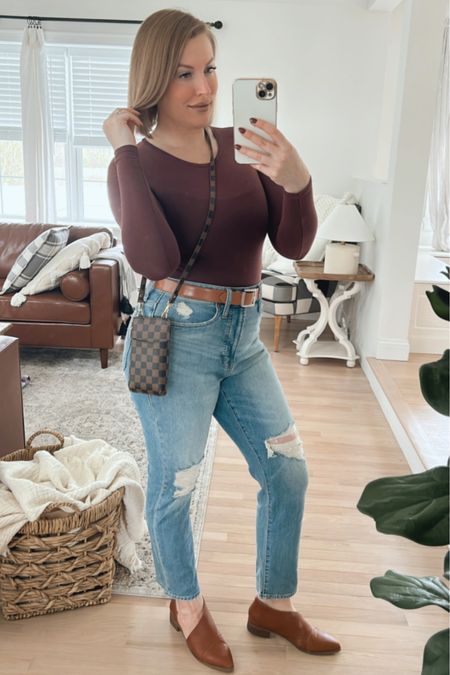 I’m wearing makeup & non-leggings… pic for proof. 🙃



ripped jeans, mom jeans, madewell, denim, bodysuit, designer dupe, Louis Vuitton dupe, crossbody bag, mules, mamas day out ✌🏻

#LTKfit #LTKcurves 

#LTKxMadewell #LTKstyletip