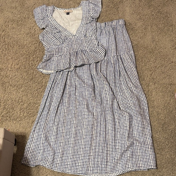 Universal Thread Blue and White Grid Wrap Top | Poshmark
