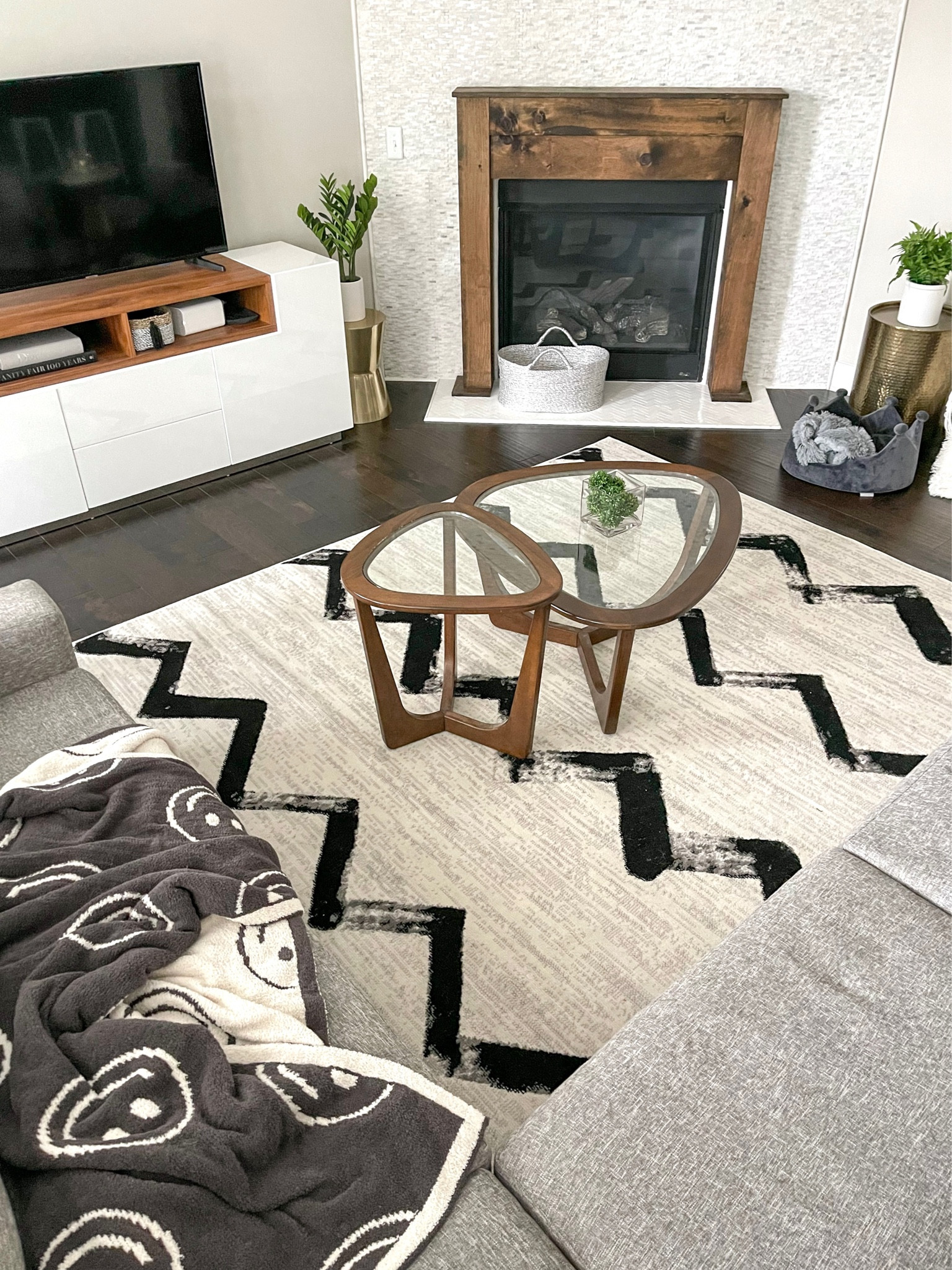 Room refresh!

Area rug, throw pillow, dog bed, #competition

#LTKFind #LTKSeasonal #LTKhome