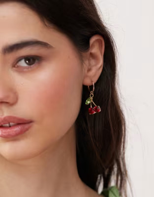 Reclaimed Vintage - Créoles dorées avec breloques cerises | ASOS (Global)